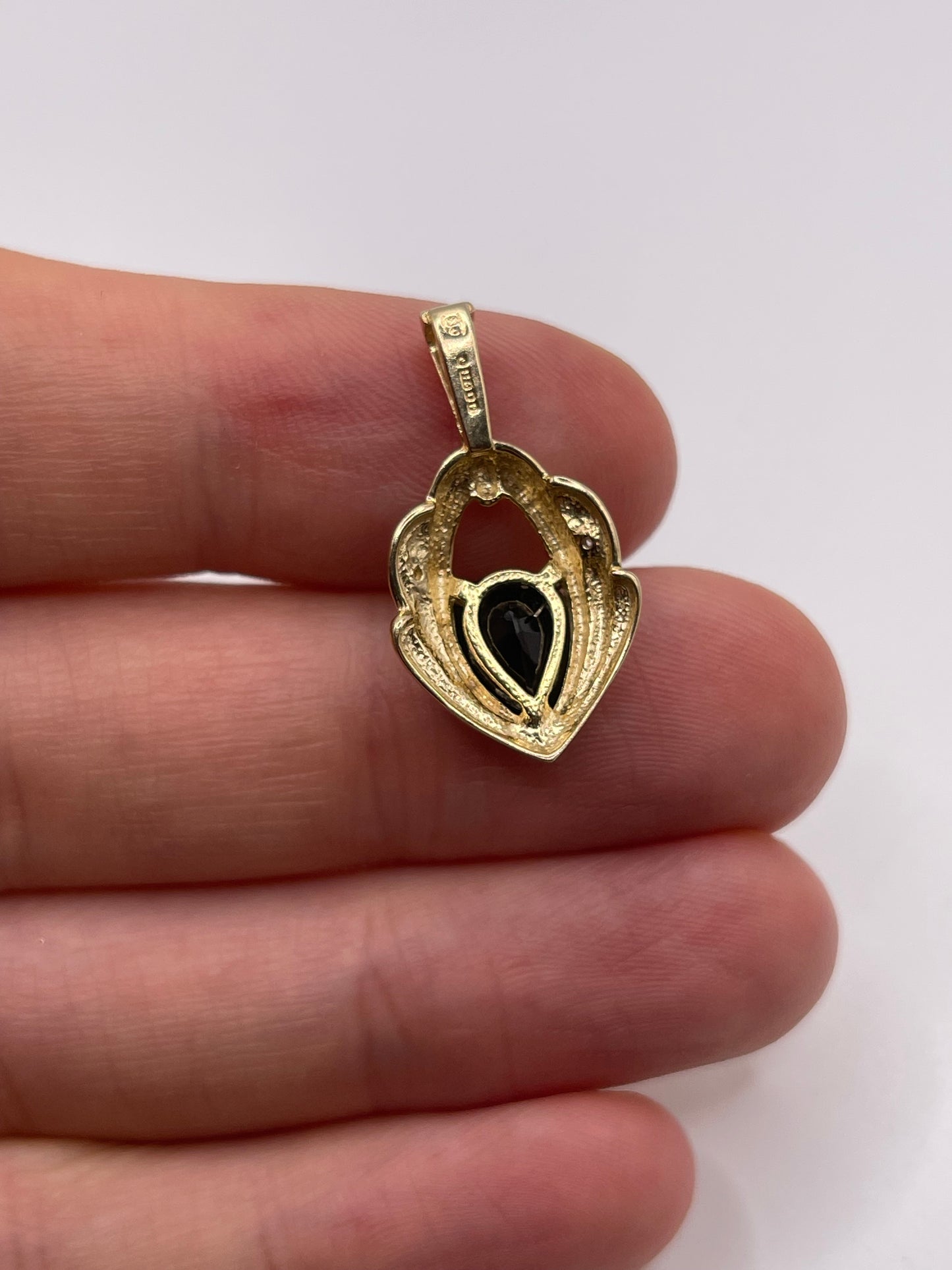9ct gold sapphire and diamond pendant