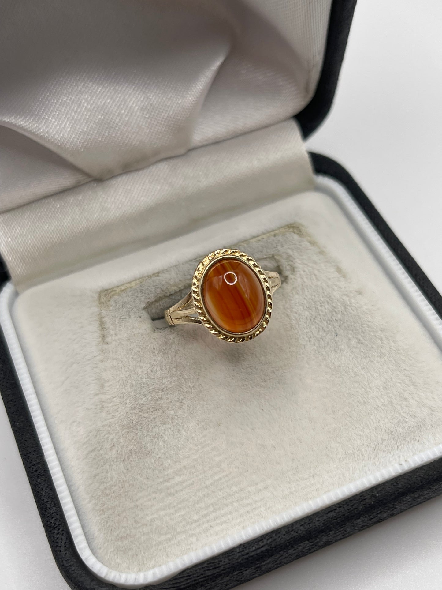 9ct gold agate ring