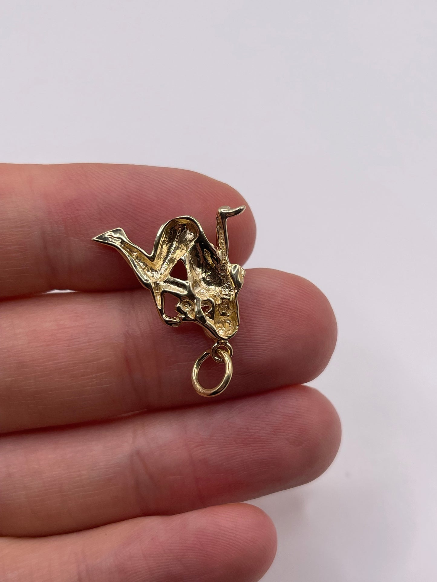 9ct gold Virgo pendant