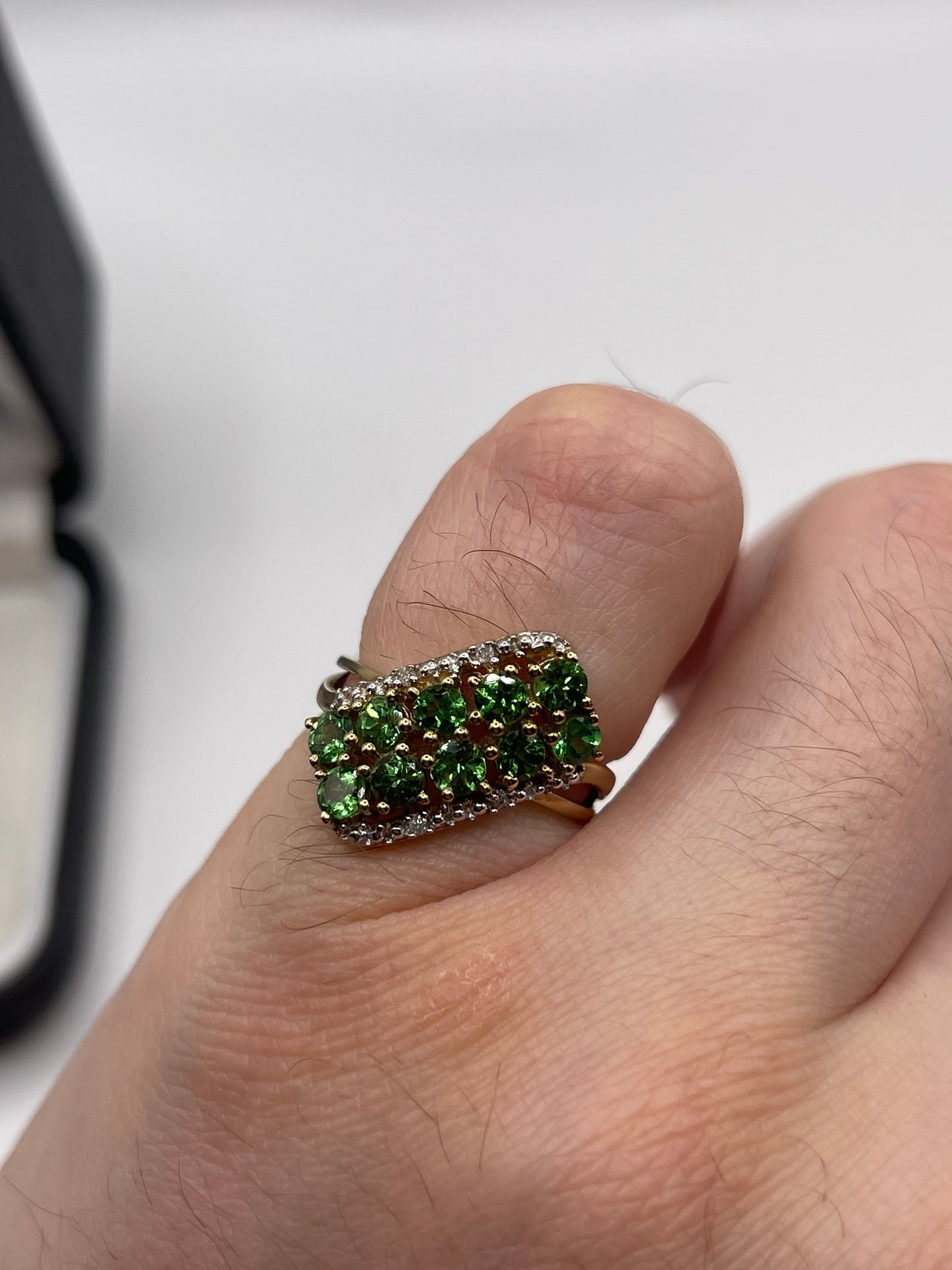 9ct gold tsavorite garnet and diamond ring