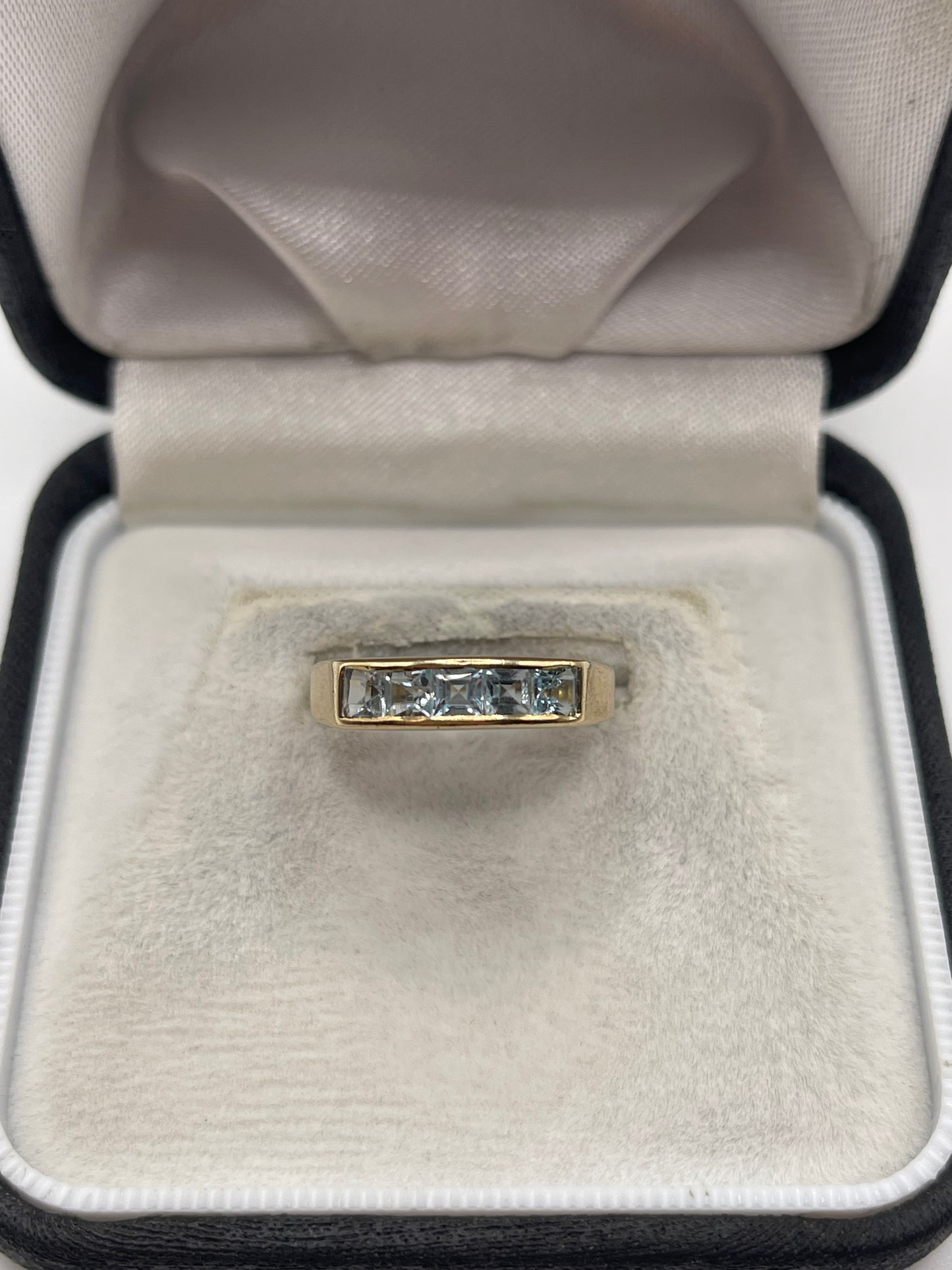 9ct gold blue topaz ring