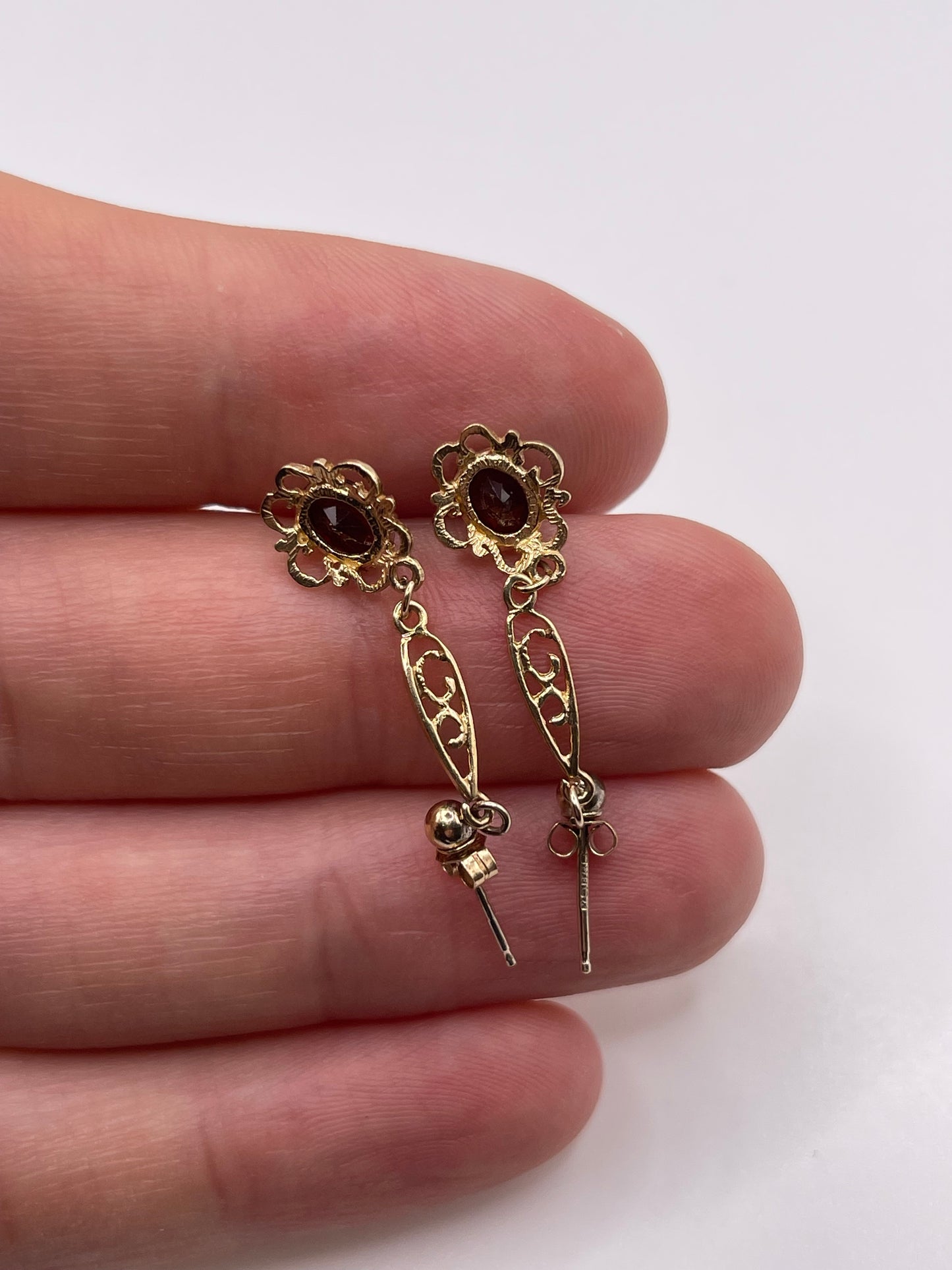 9ct gold garnet earrings