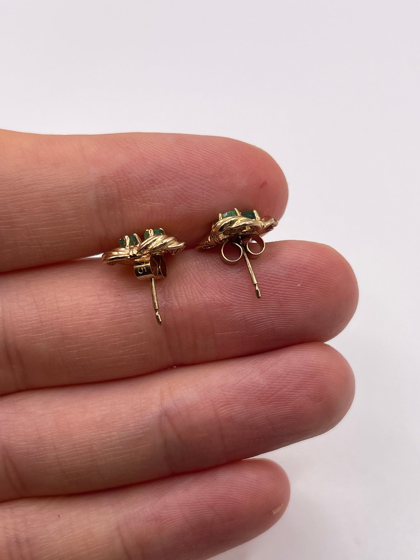 9ct gold emerald earrings
