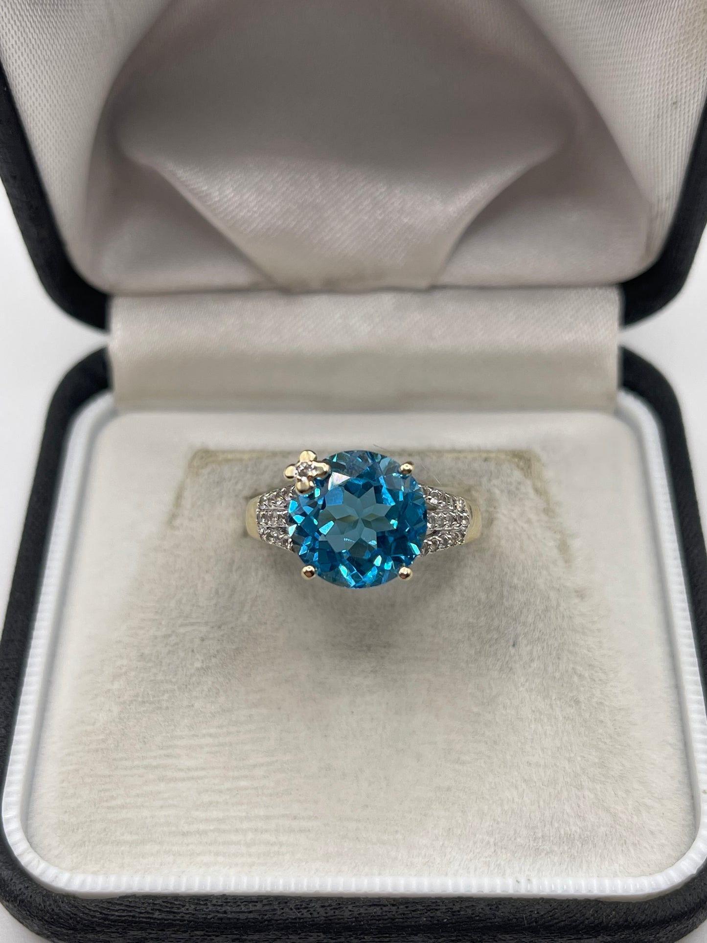 9ct gold topaz cluster ring