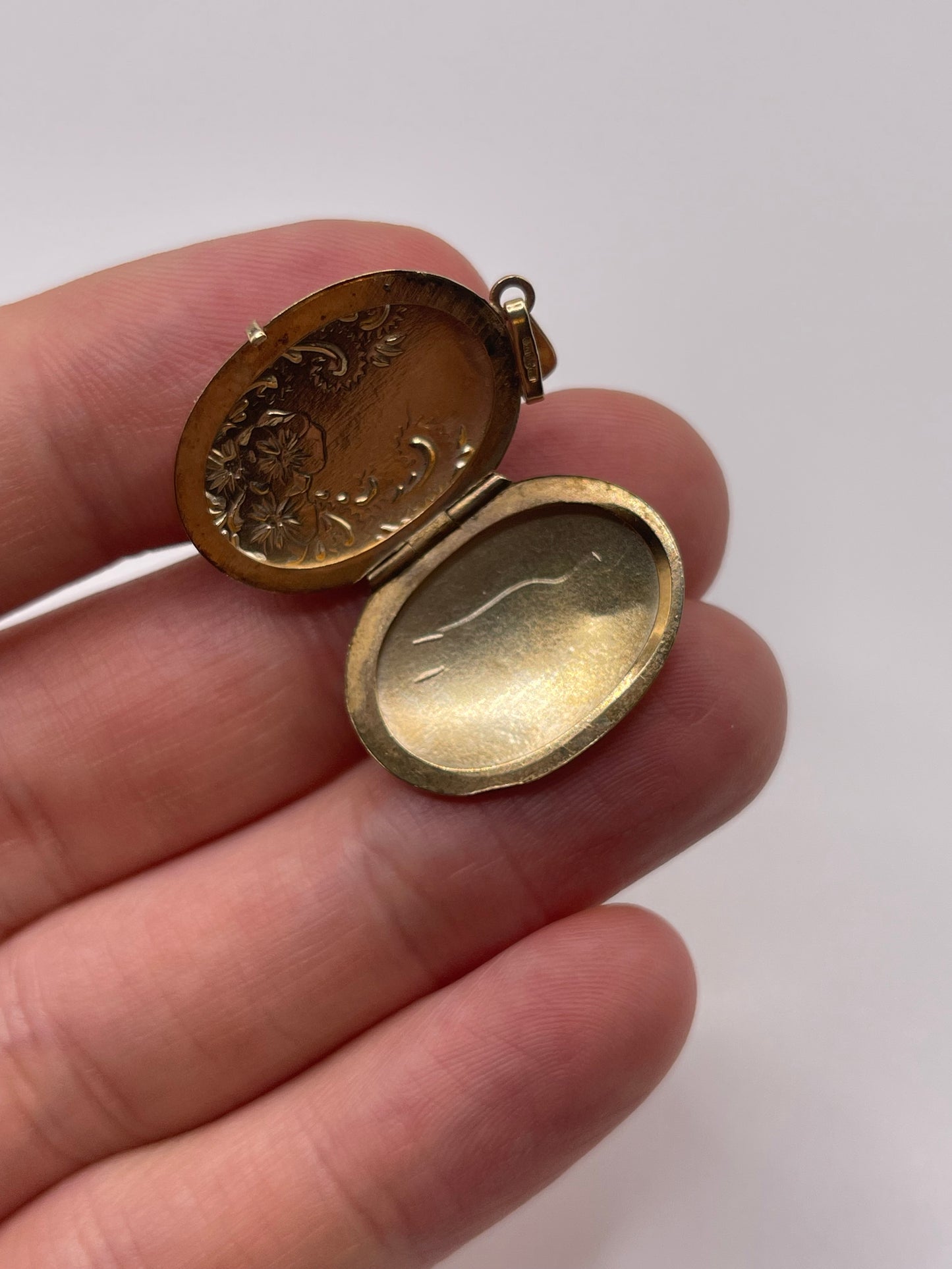 9ct gold locket