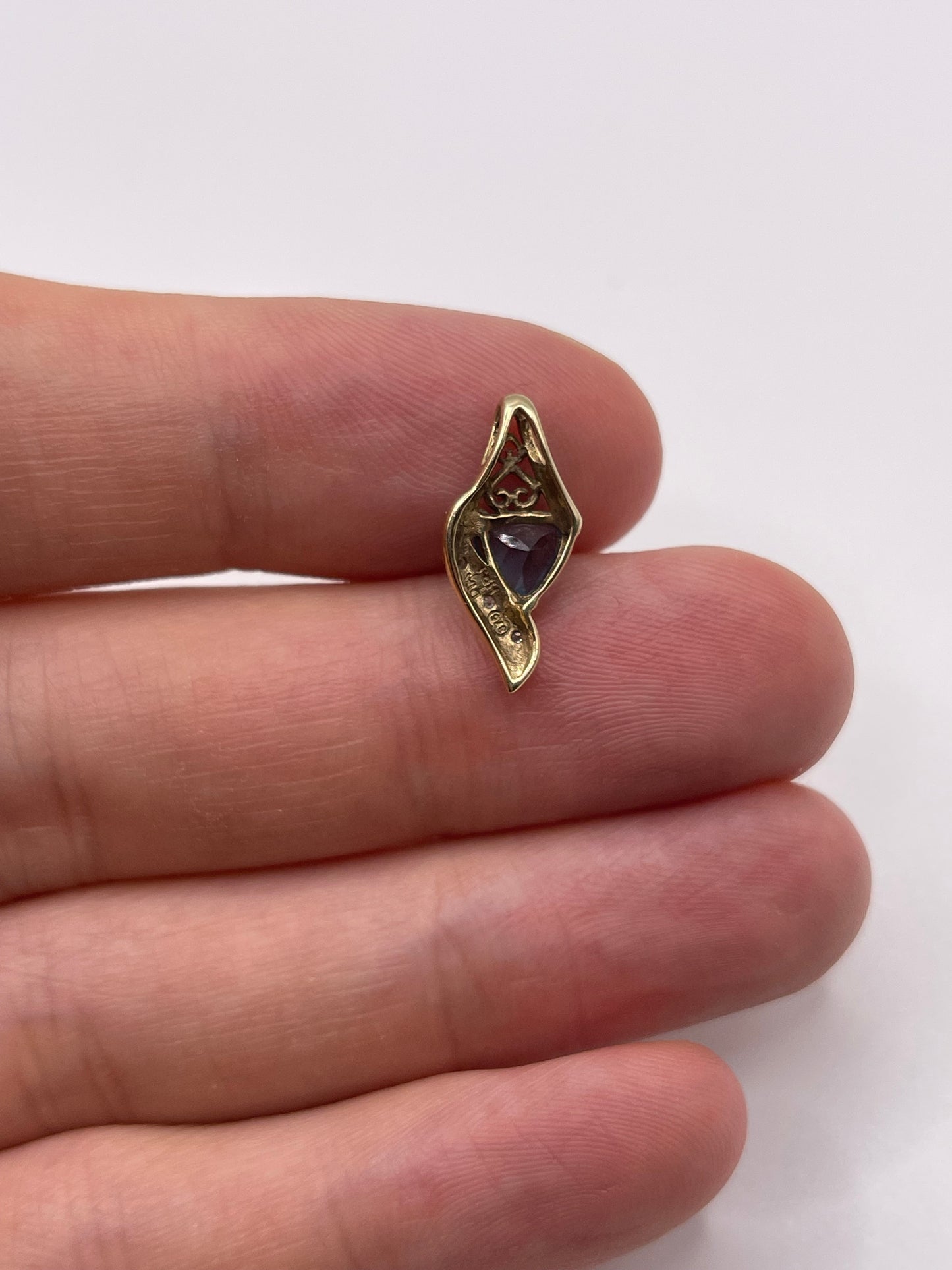 9ct gold topaz and diamond pendant