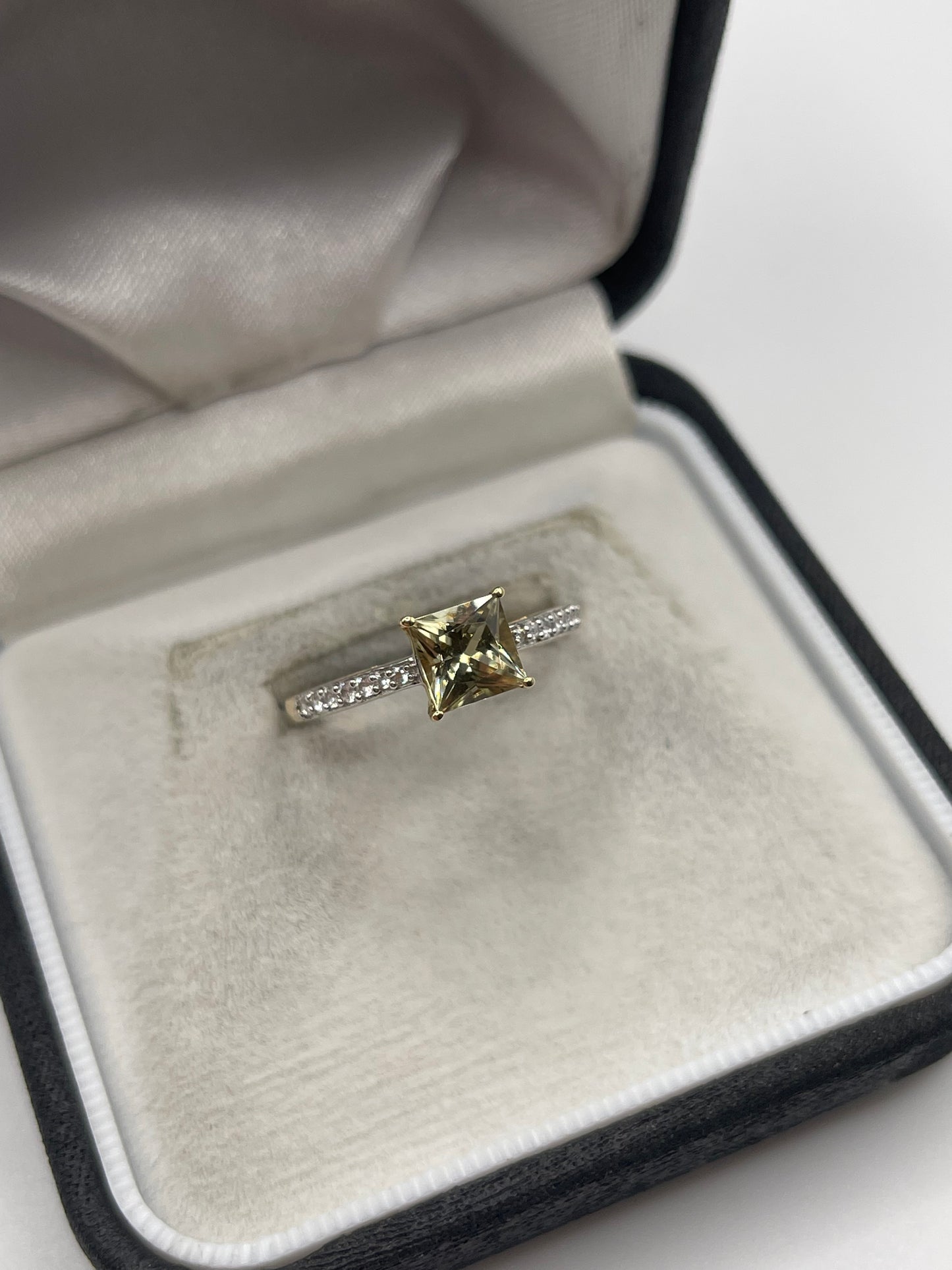9ct gold quartz and zircon ring