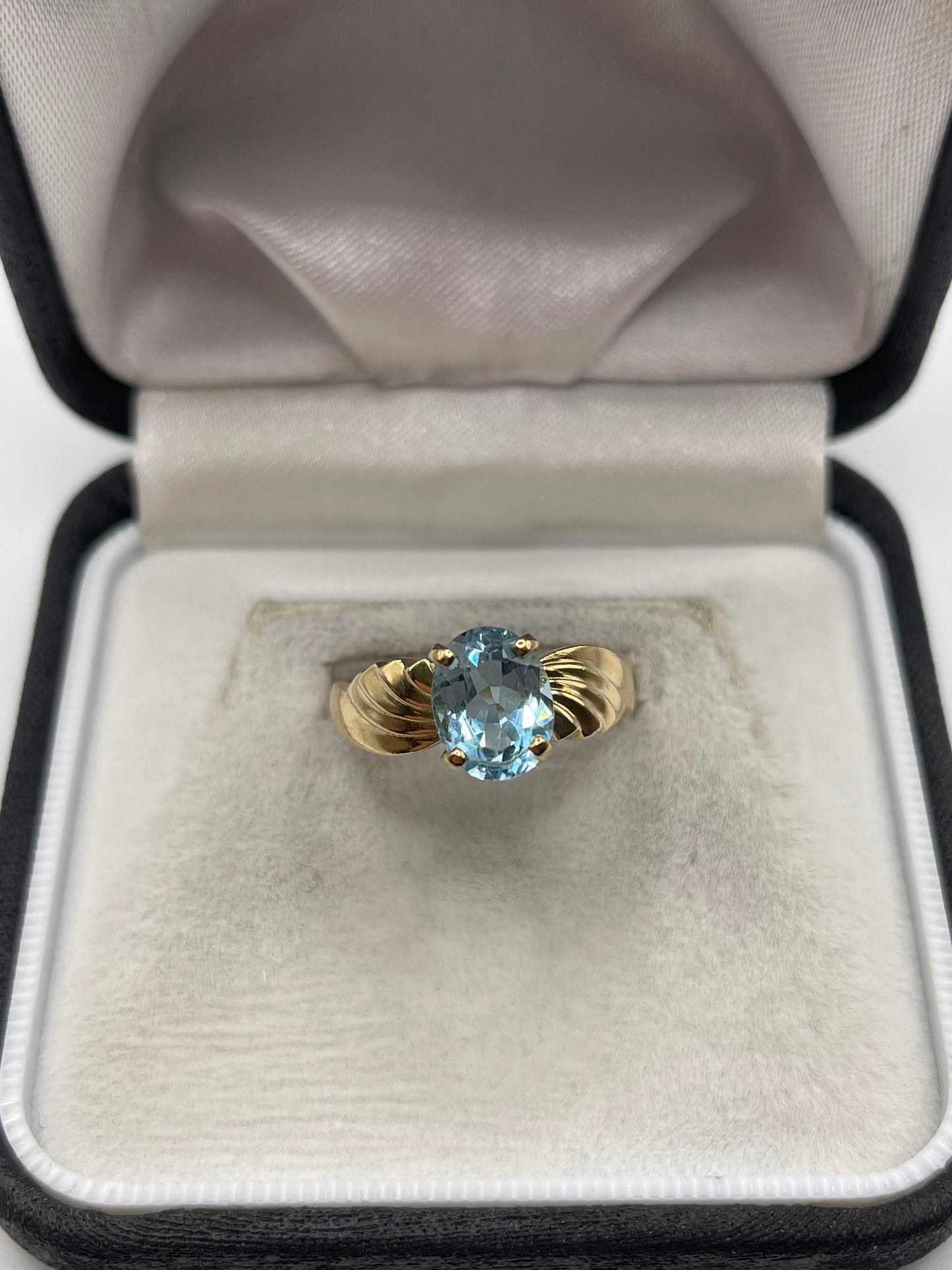 9ct gold topaz ring