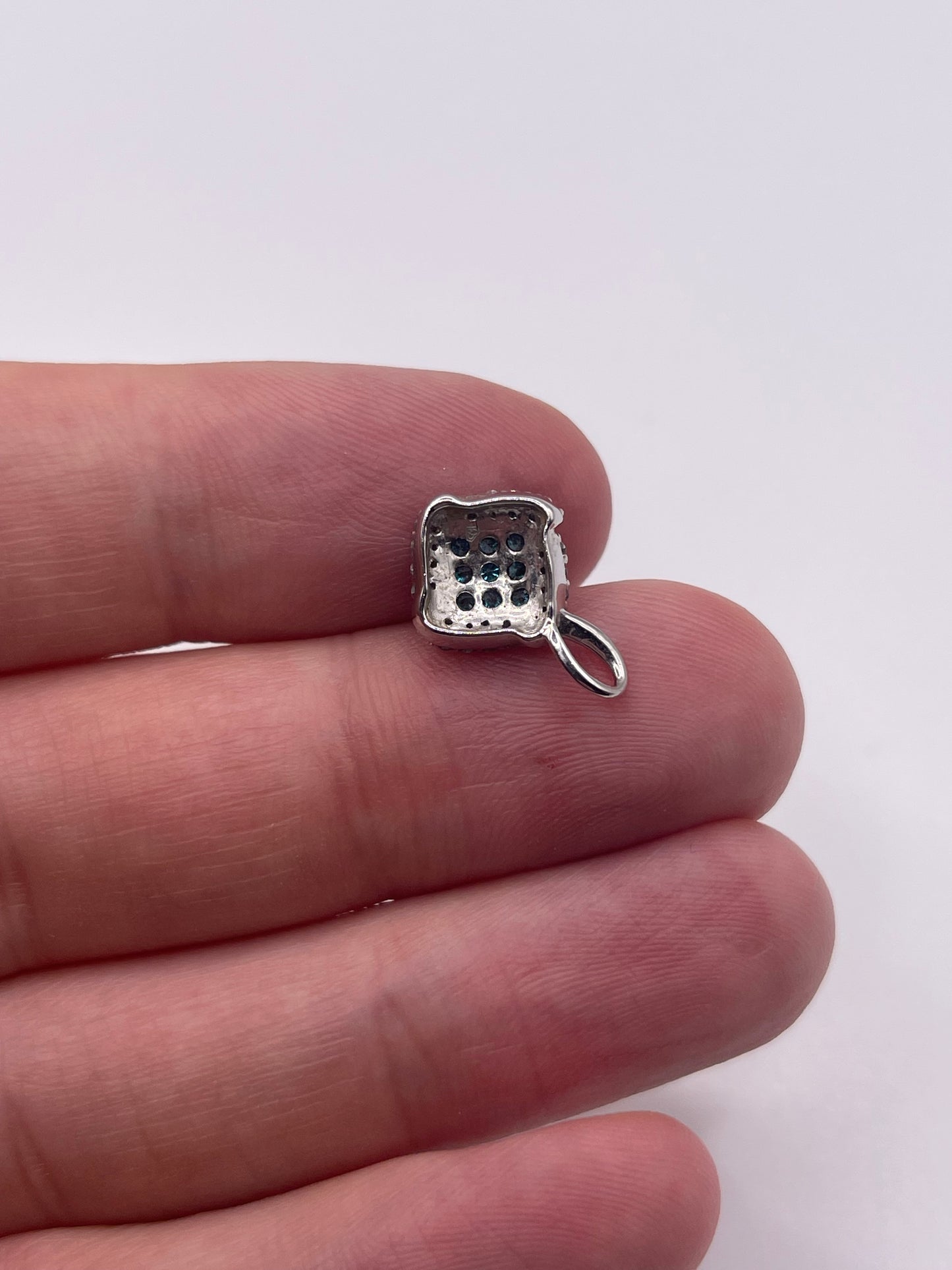 9ct white gold diamond cluster pendant