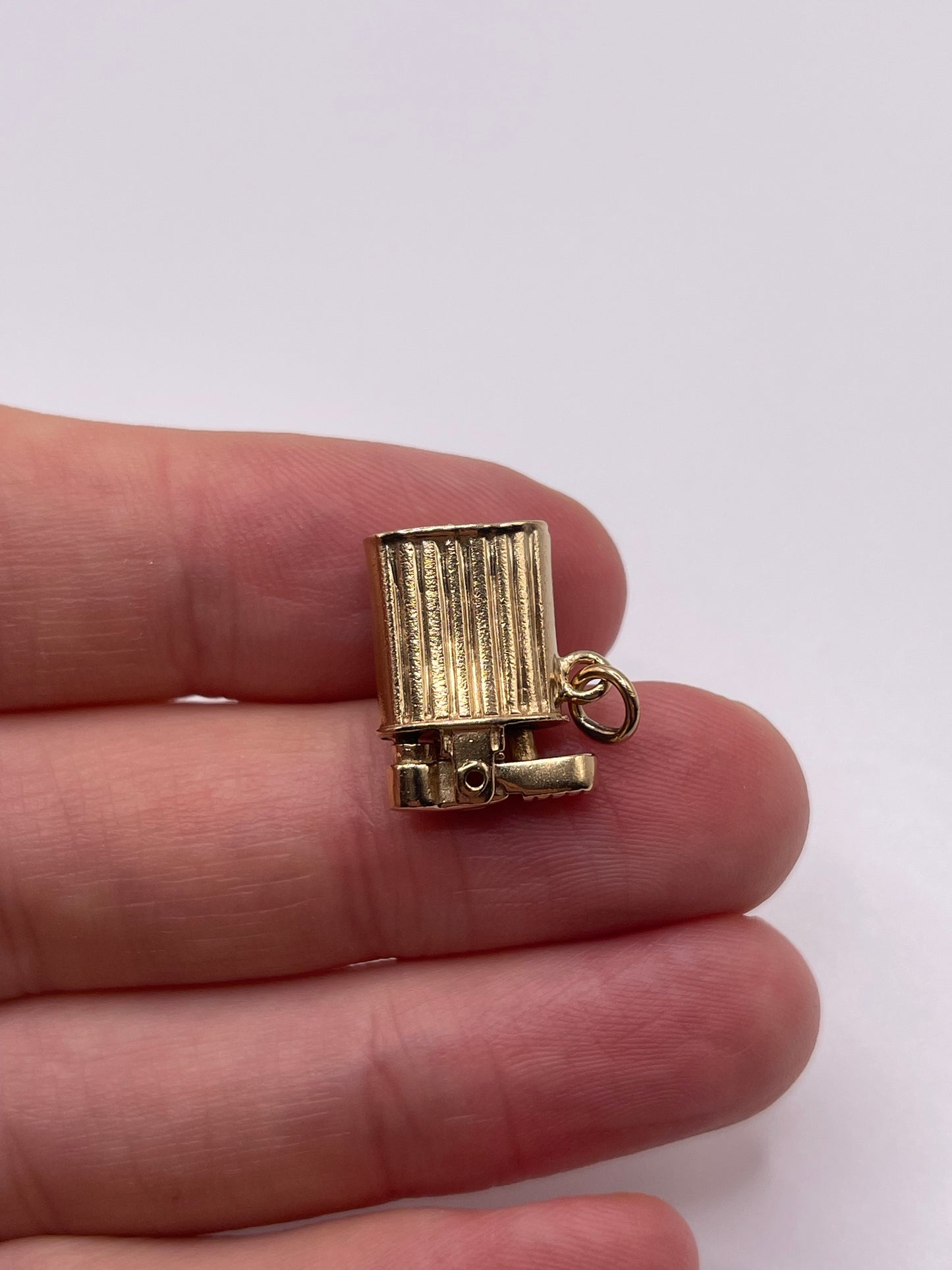 9ct gold lighter charm