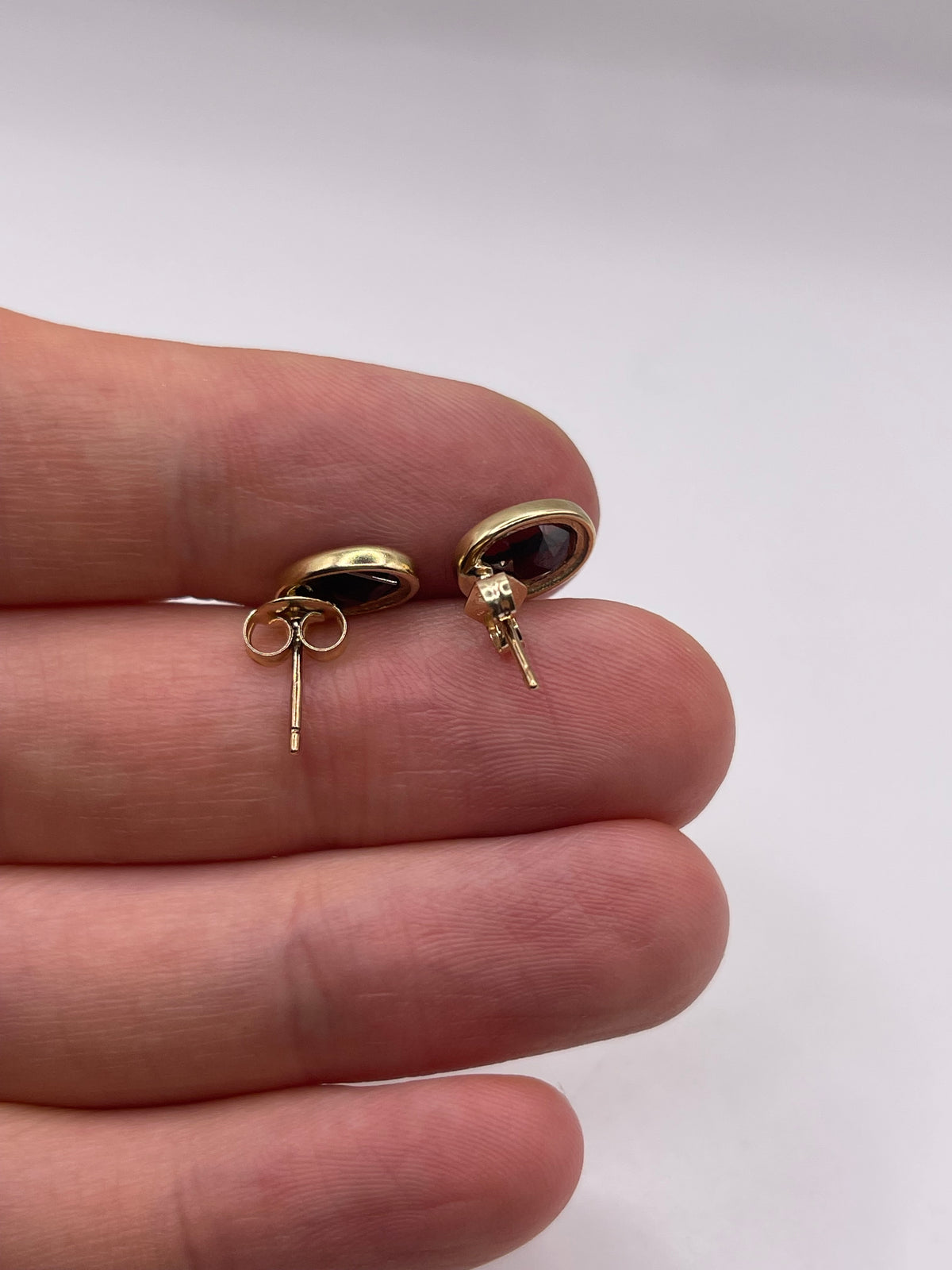 9ct gold garnet earrings
