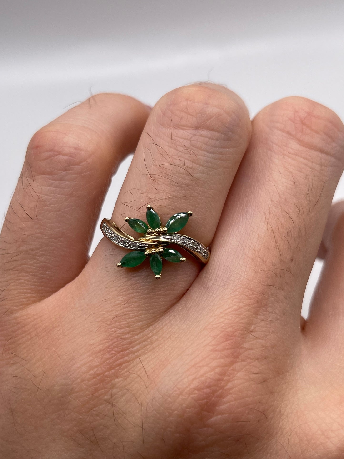 9ct gold emerald and diamond ring