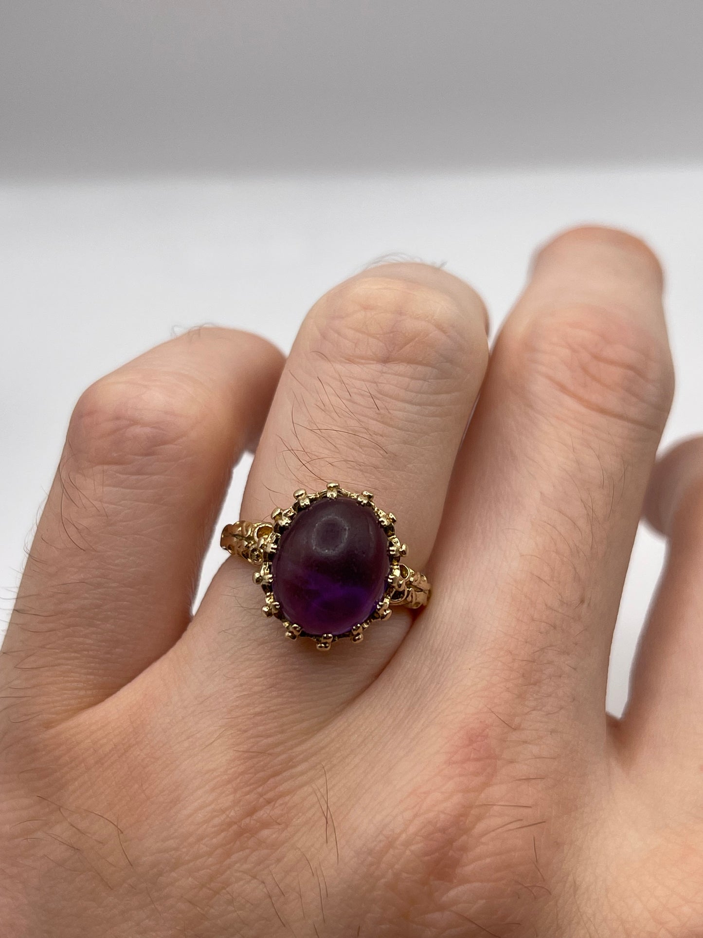 9ct gold cabochon amethyst ring