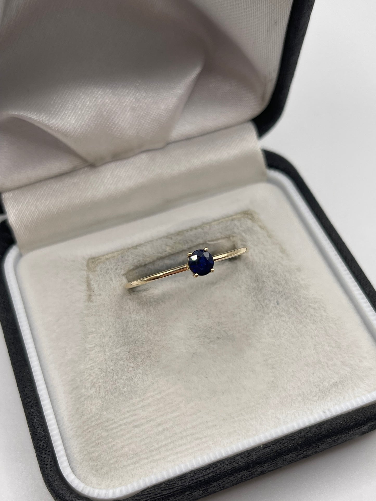9ct gold sapphire ring