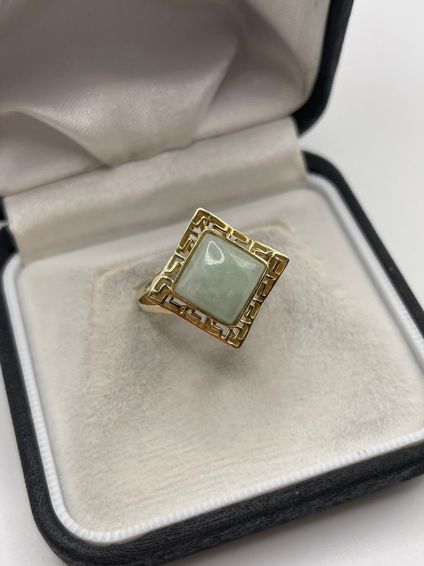 14ct gold jade ring