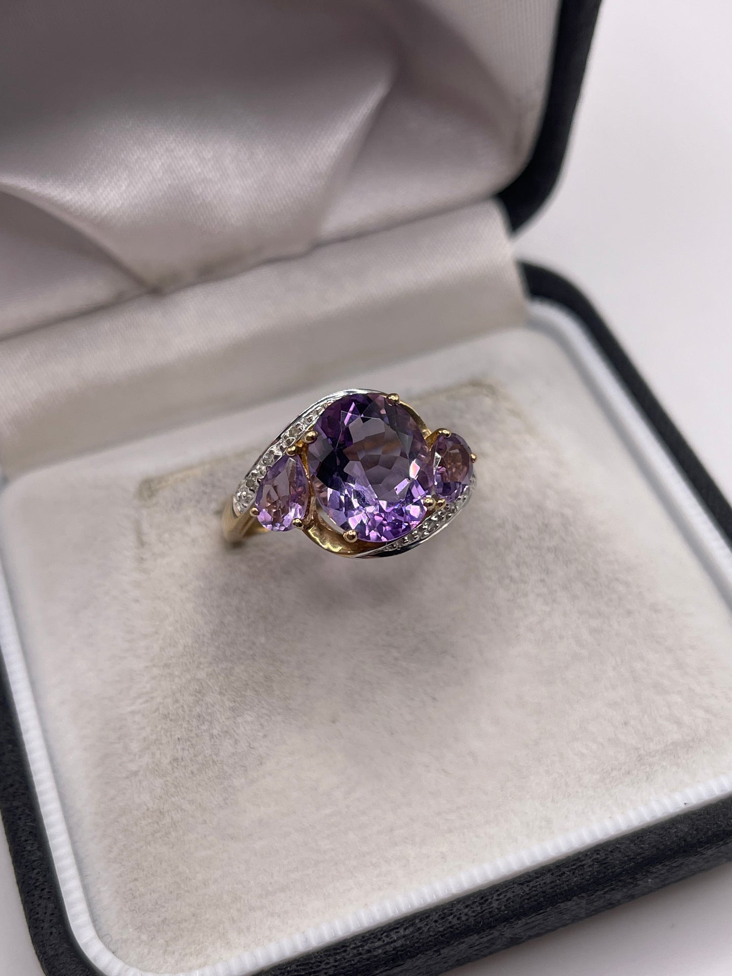 9ct gold amethyst and diamond ring