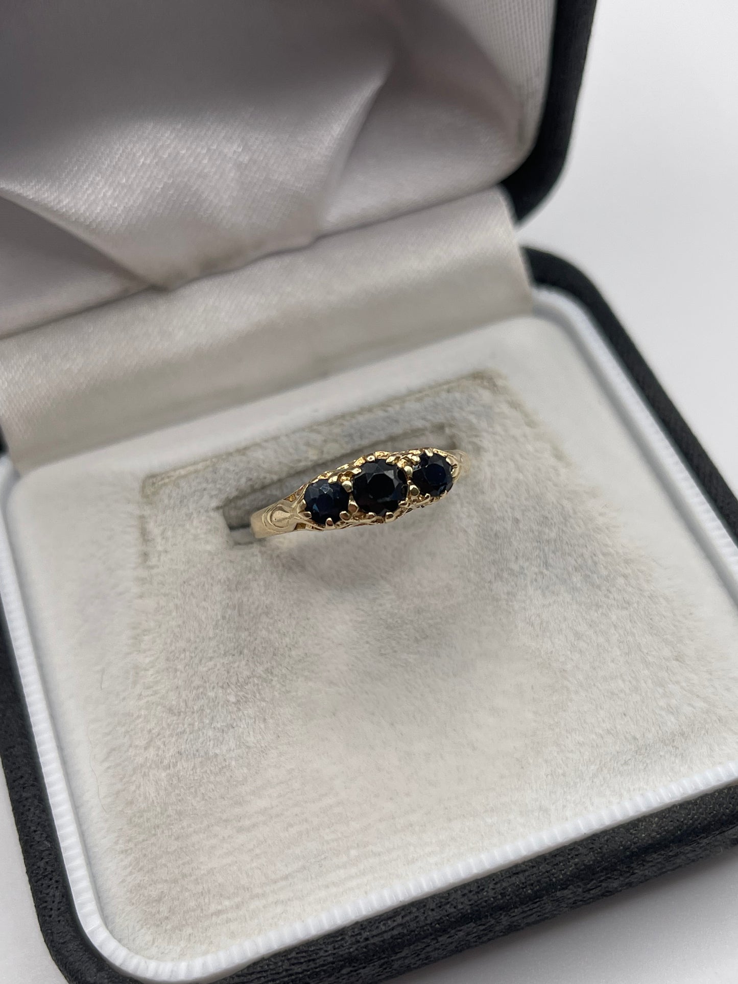 9ct gold sapphire ring