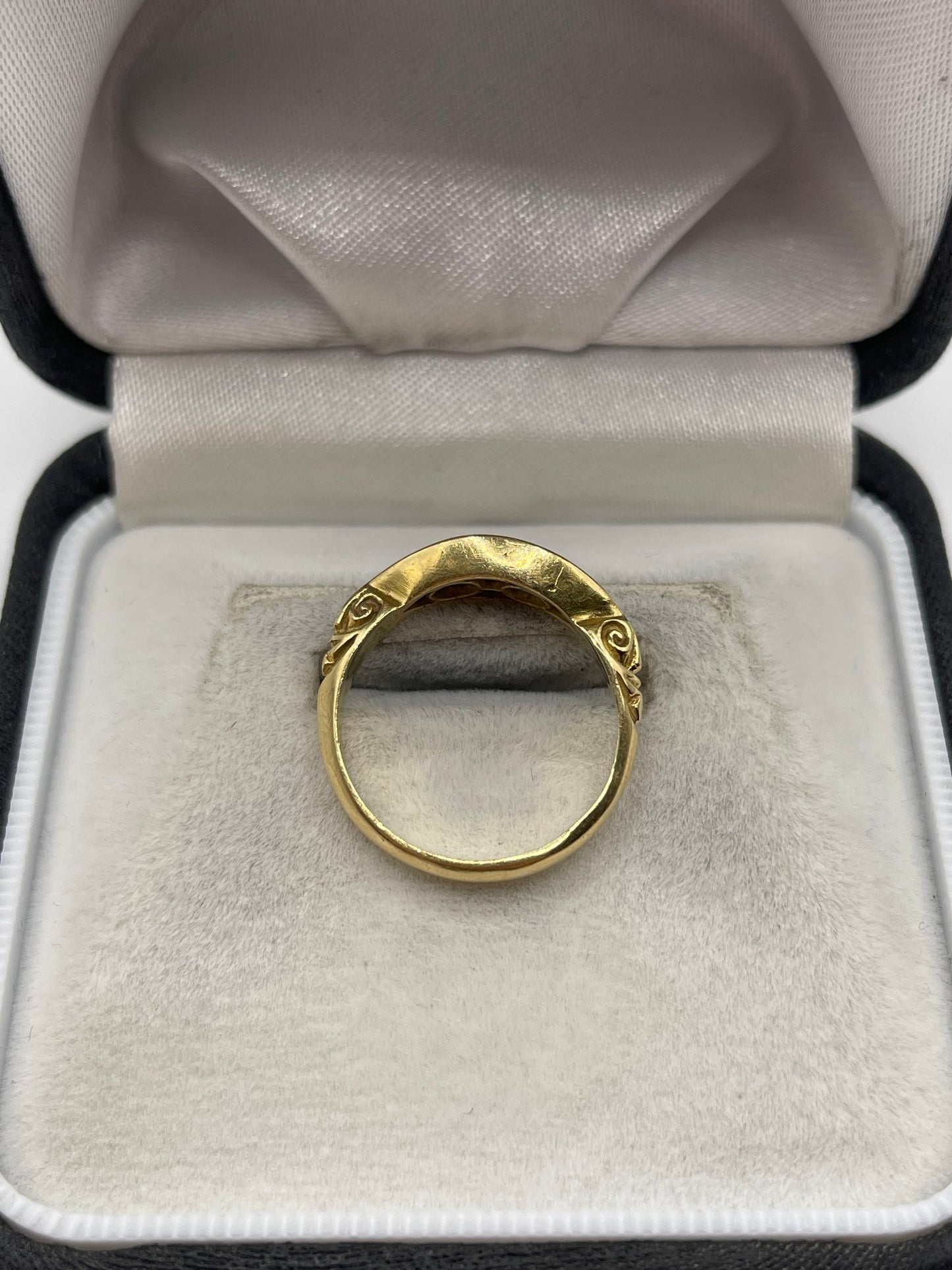 18ct gold sapphire and diamond ring