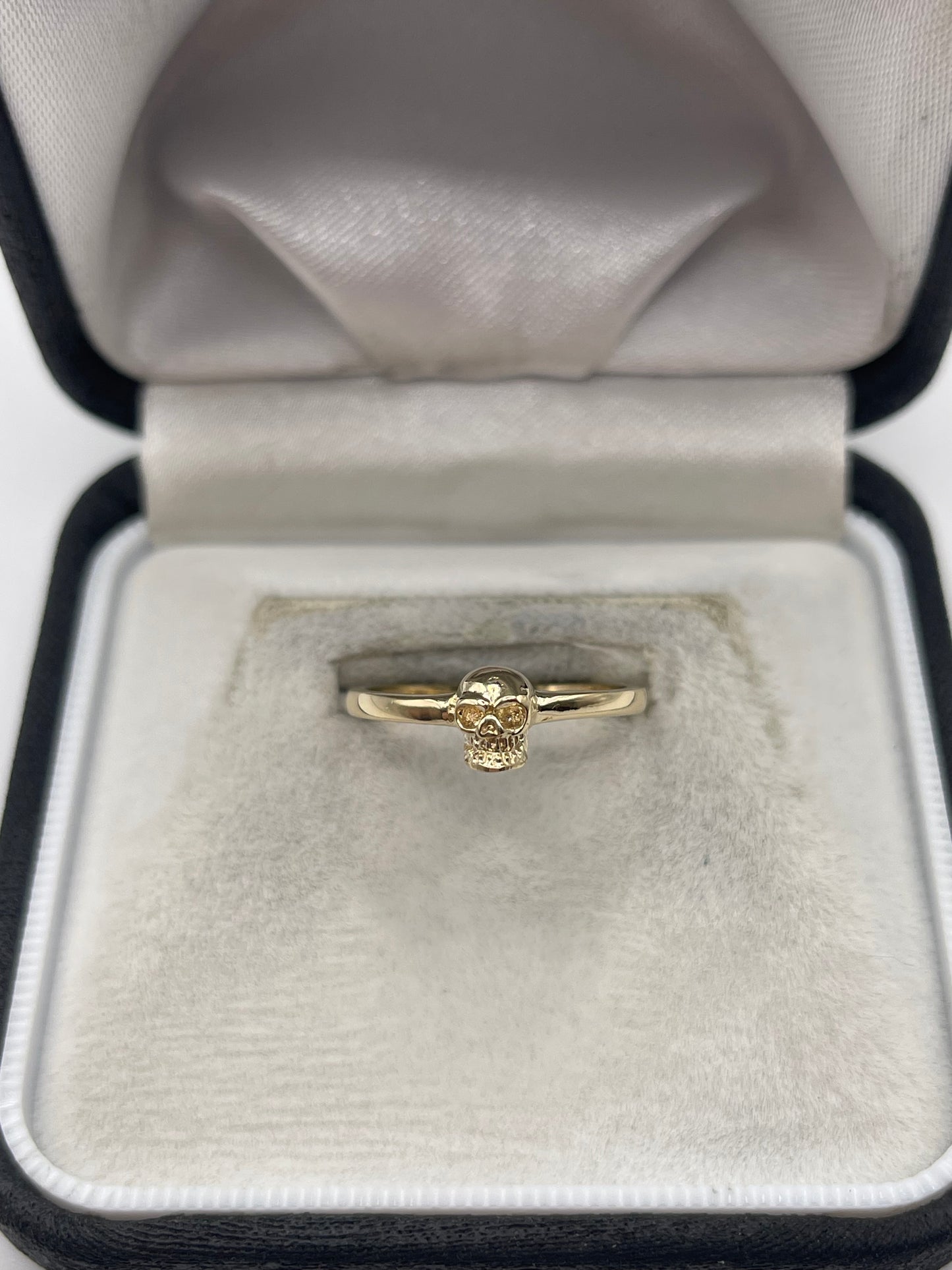 9ct gold skull ring
