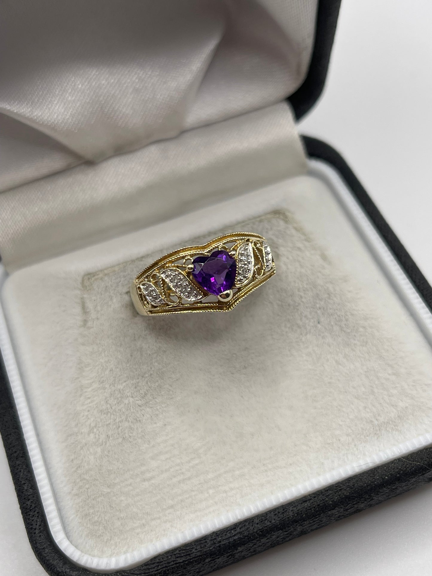 9ct gold amethyst and diamond ring