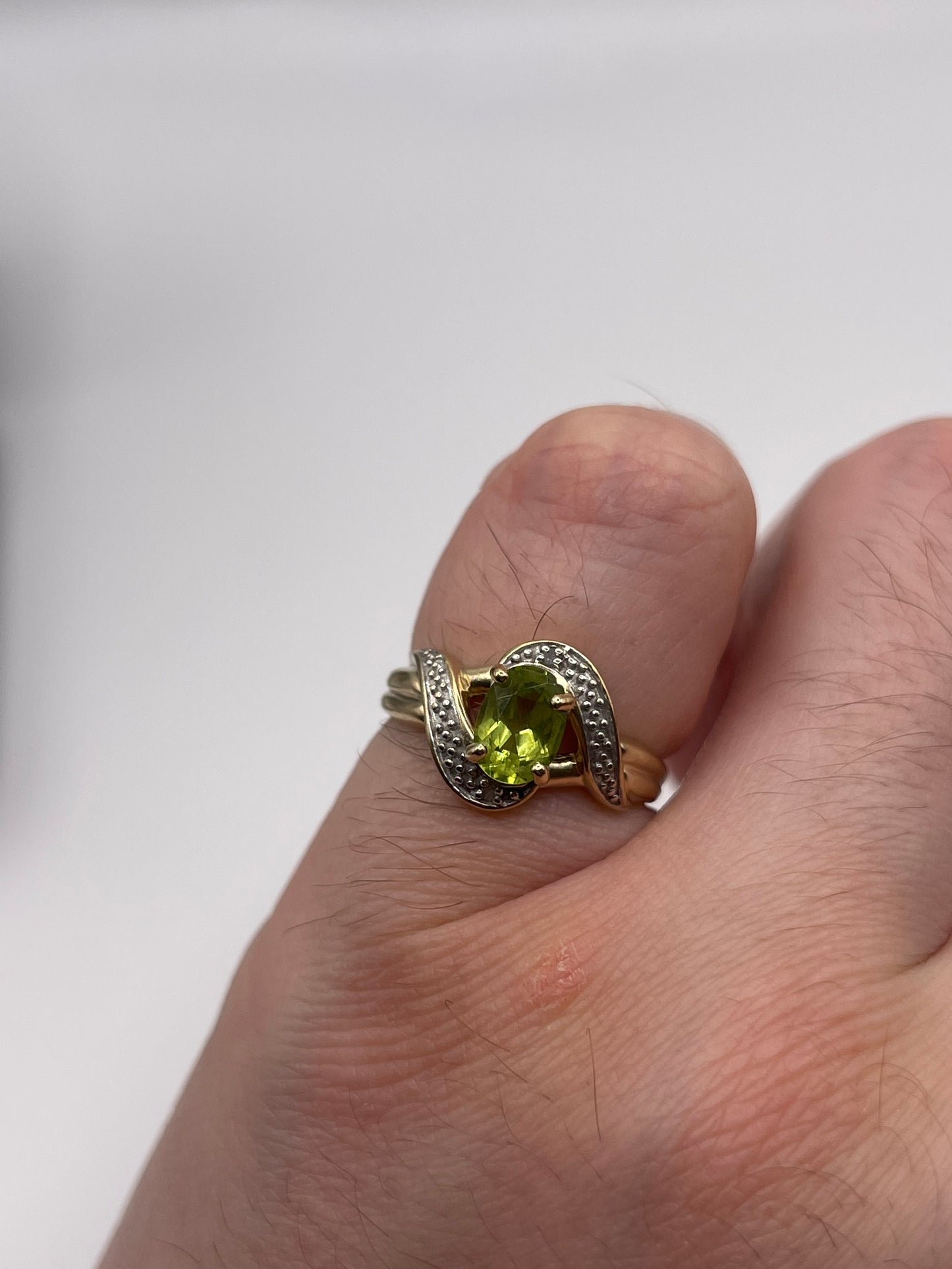 9ct gold peridot and diamond ring