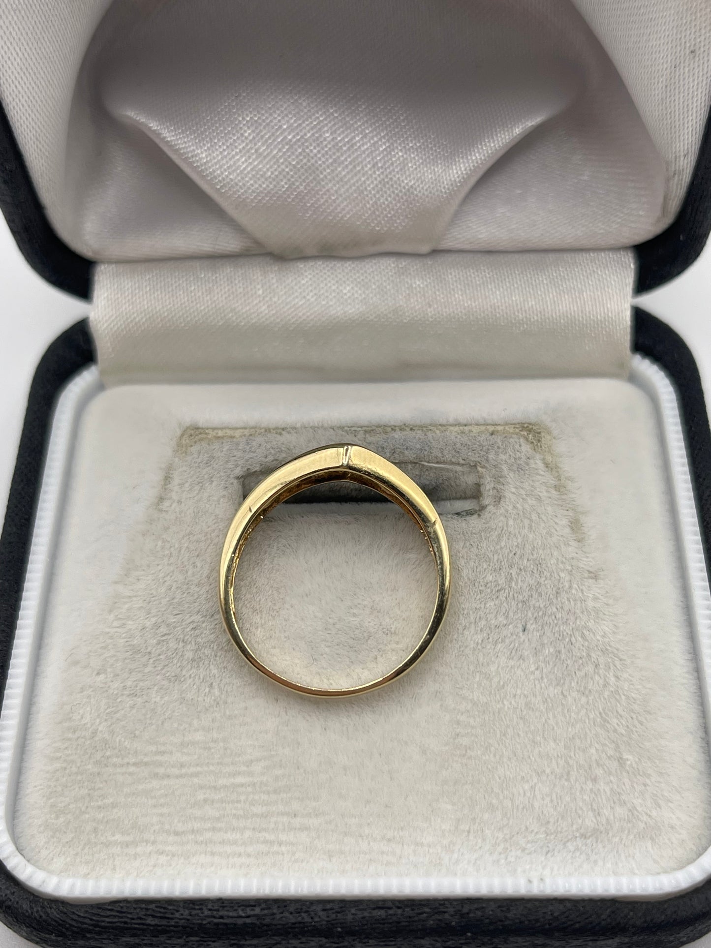 9ct gold sapphire and diamond ring