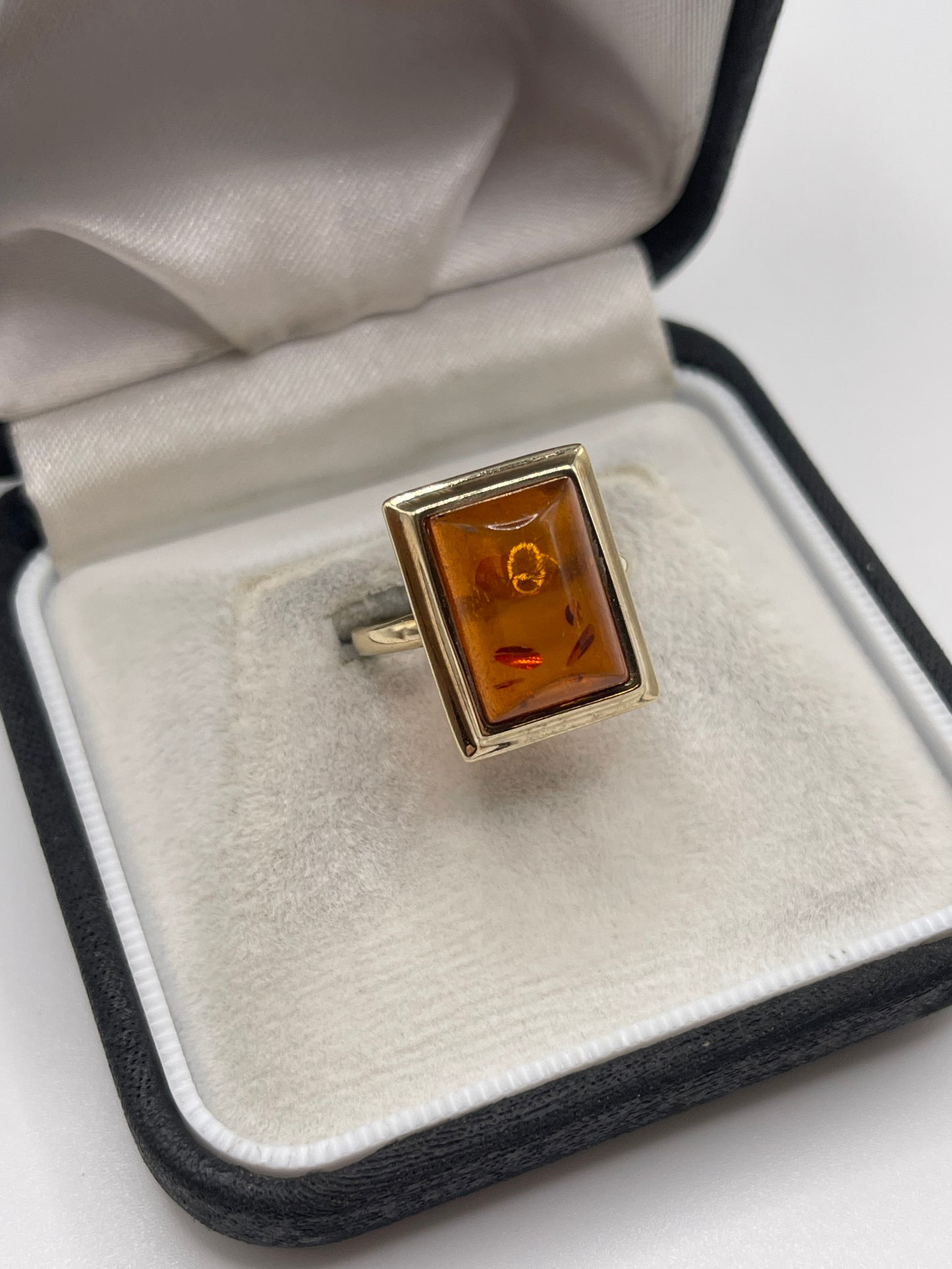 9ct gold amber ring