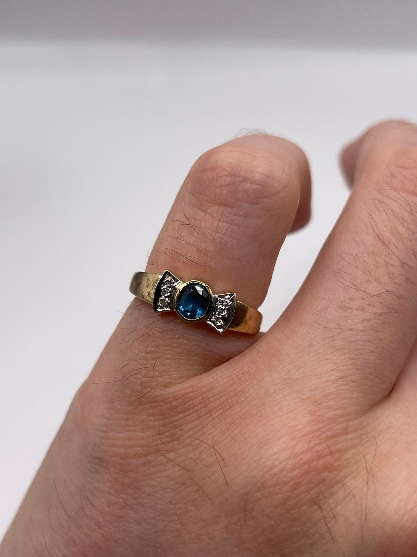 9ct gold topaz and diamond ring