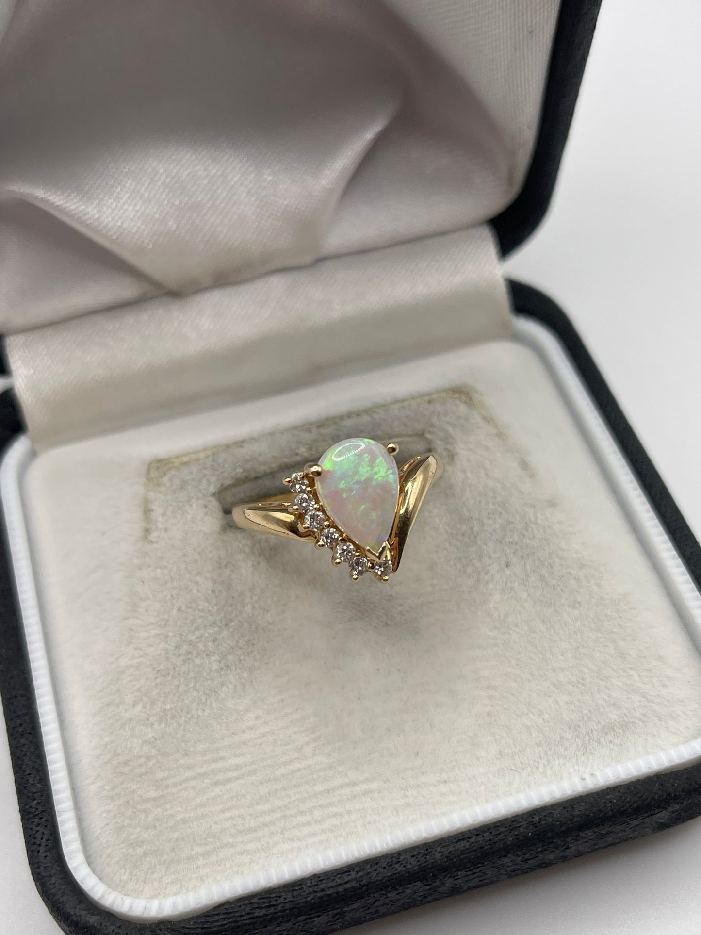 14ct gold opal and diamond ring