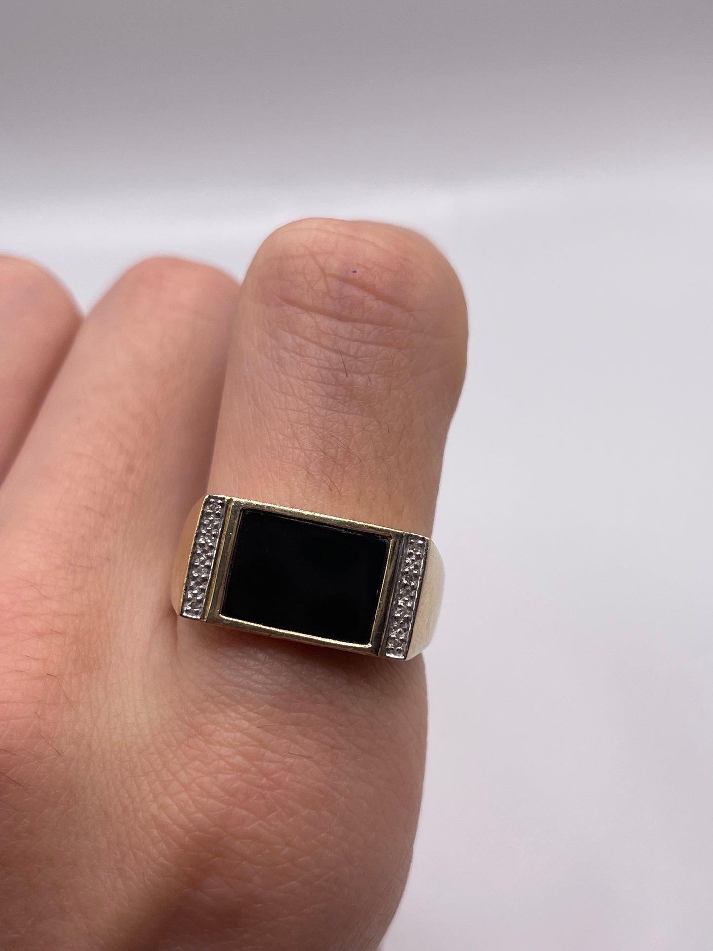 9ct gold onyx and diamond ring