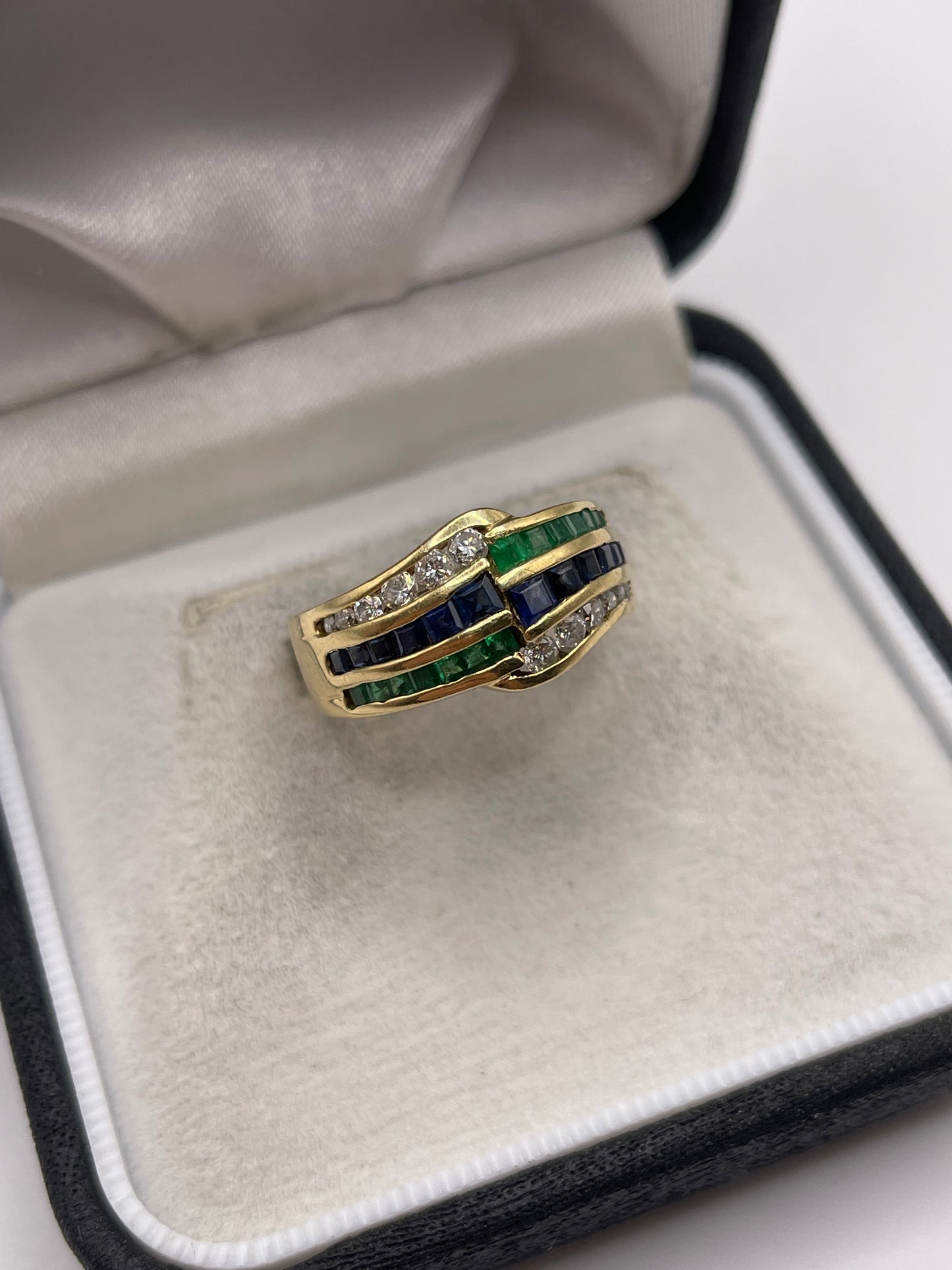18ct gold emerald, sapphire and diamond ring