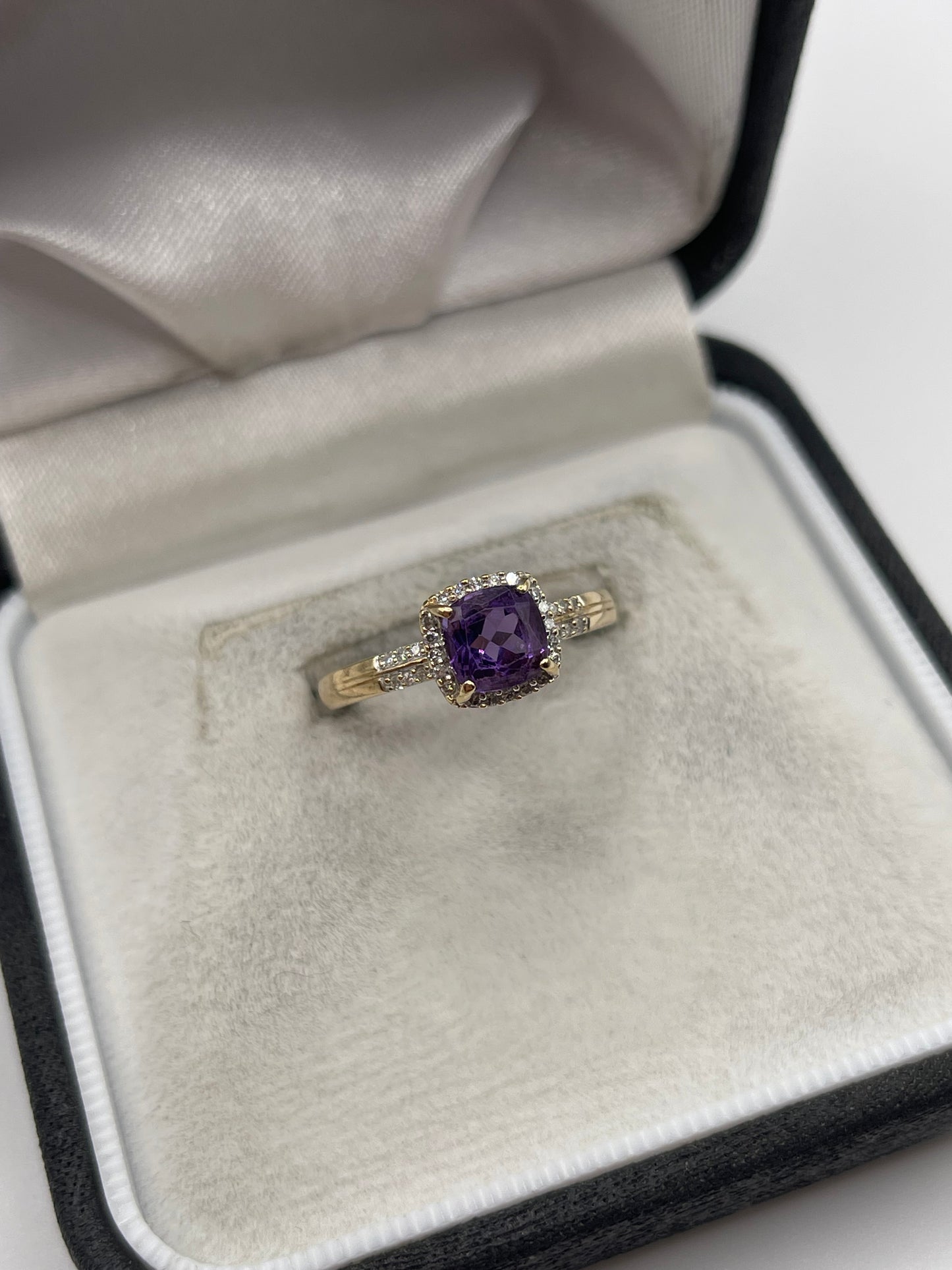 9ct gold amethyst and diamond ring