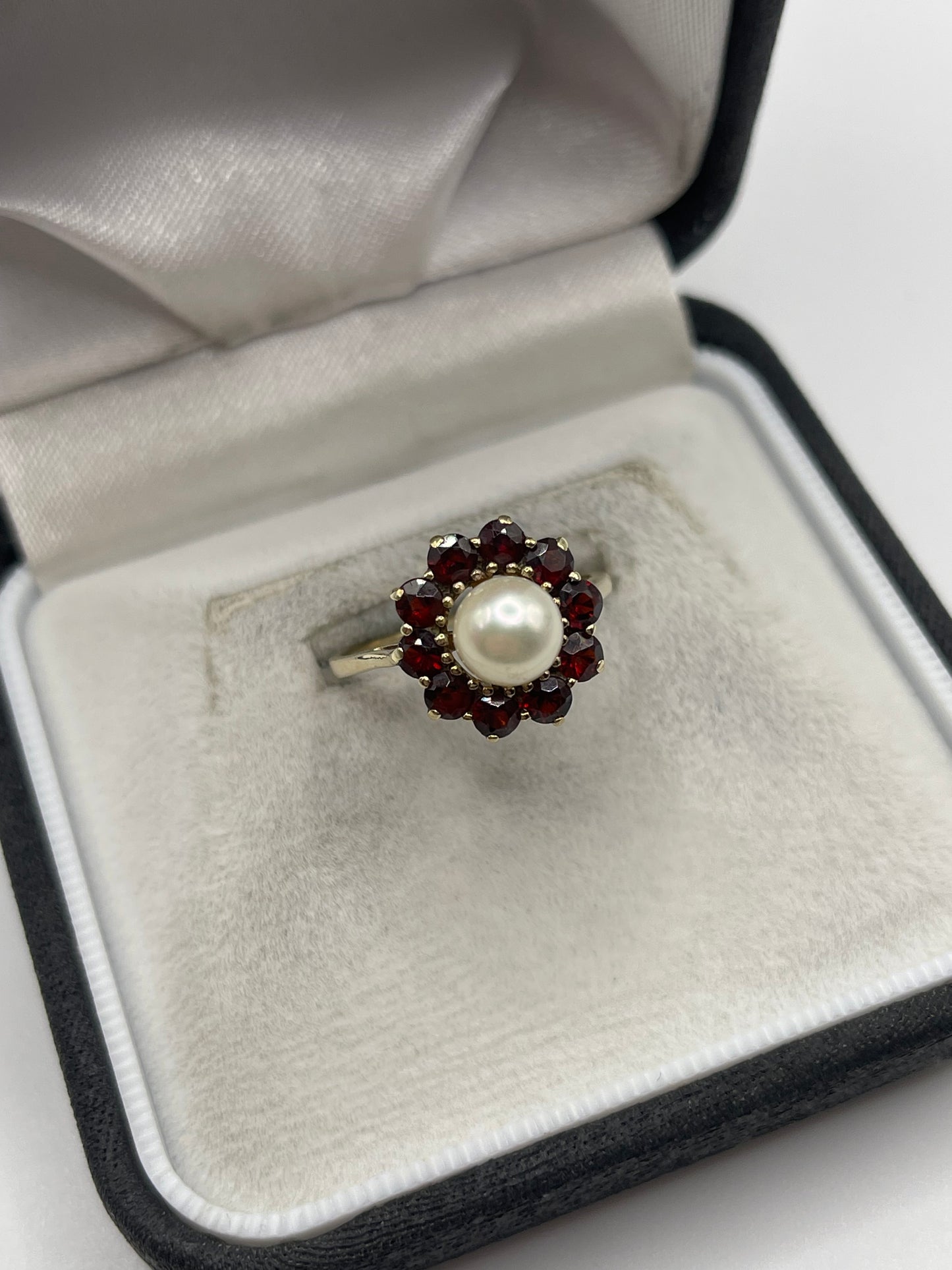 9ct gold garnet and pearl ring