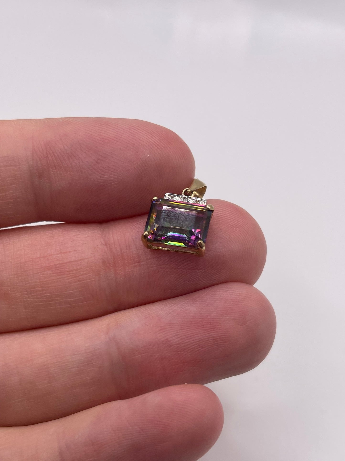 9ct gold mystic topaz pendant