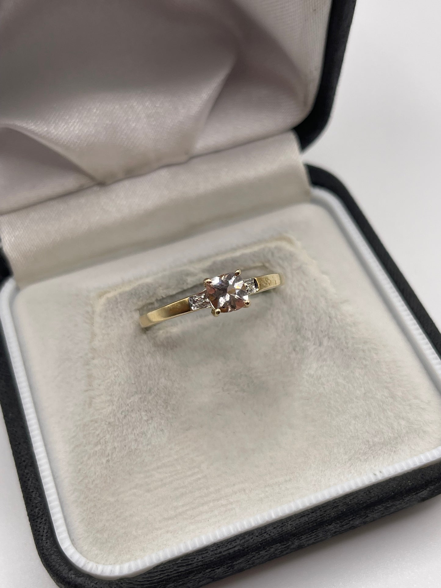9ct gold morganite and diamond ring