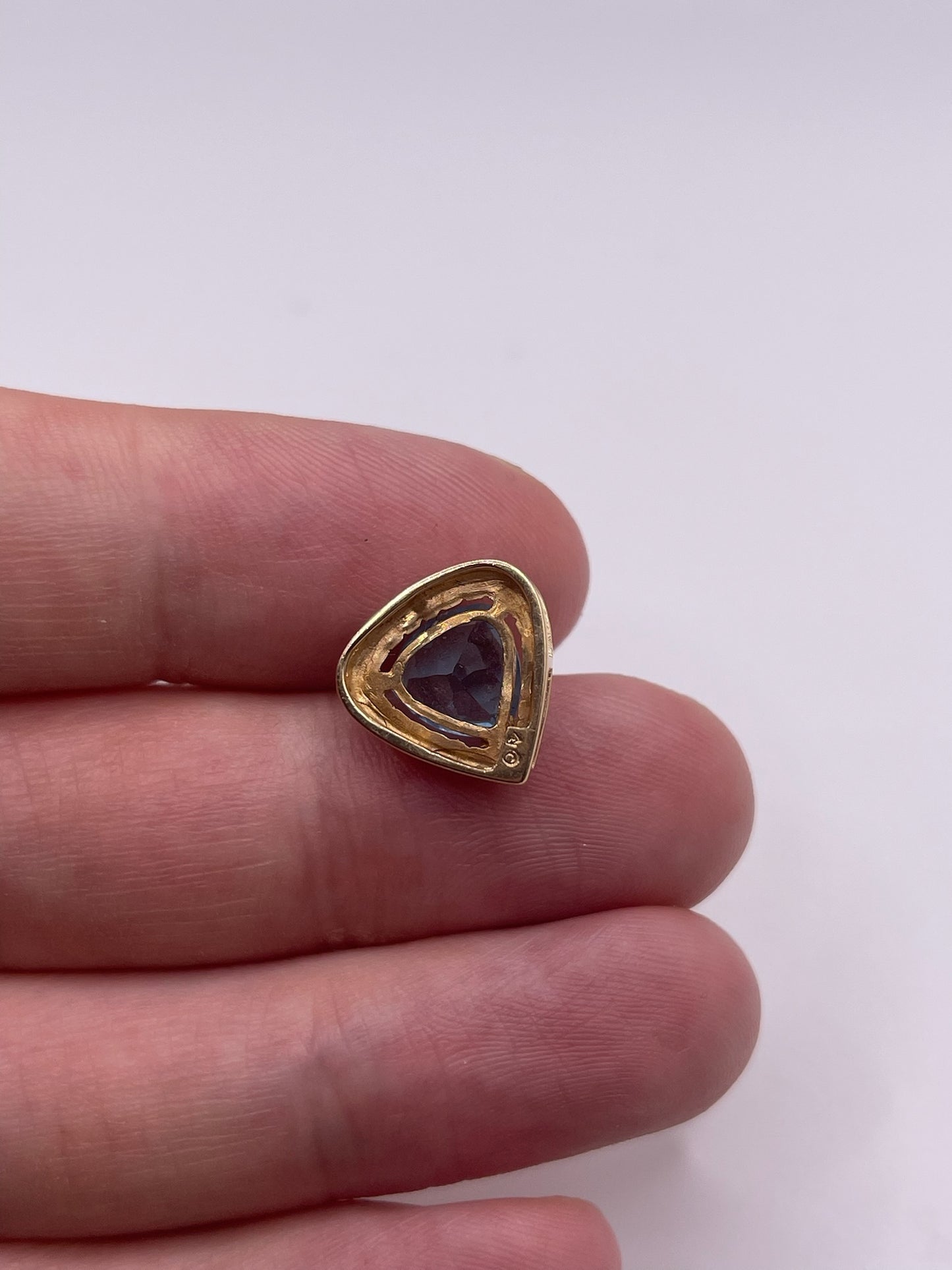 9ct gold blue topaz pendant