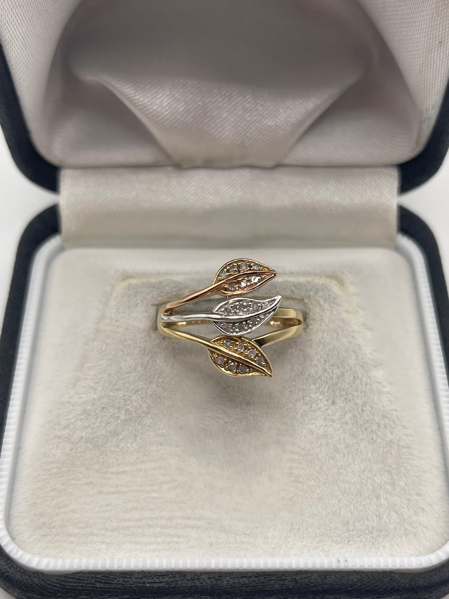 9ct tri gold diamond cluster ring