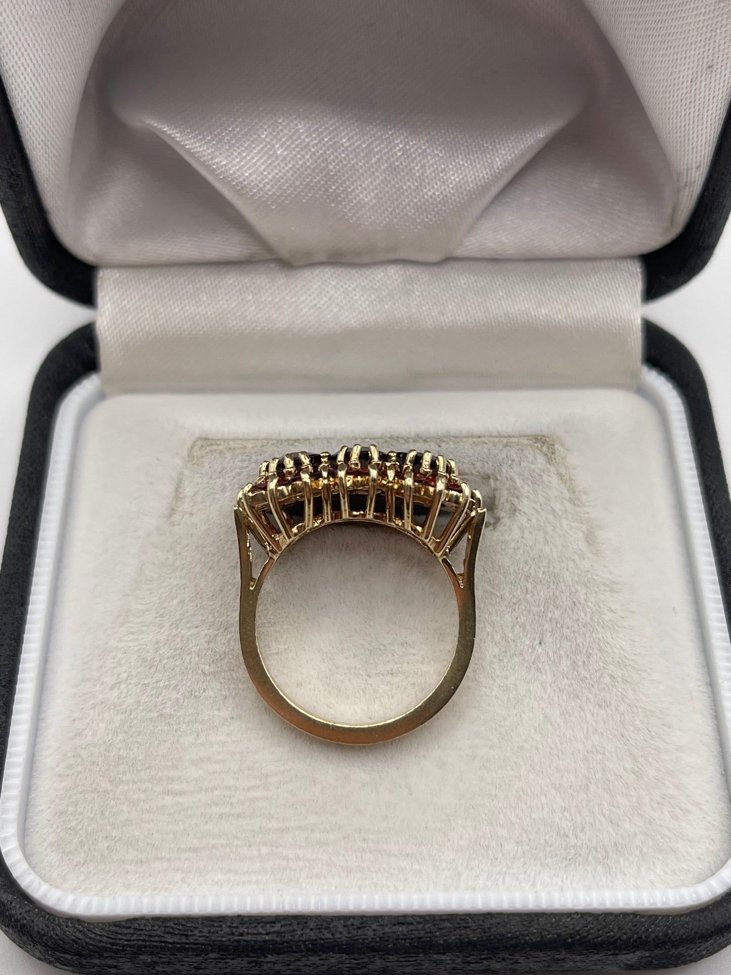 9ct gold garnet cluster ring