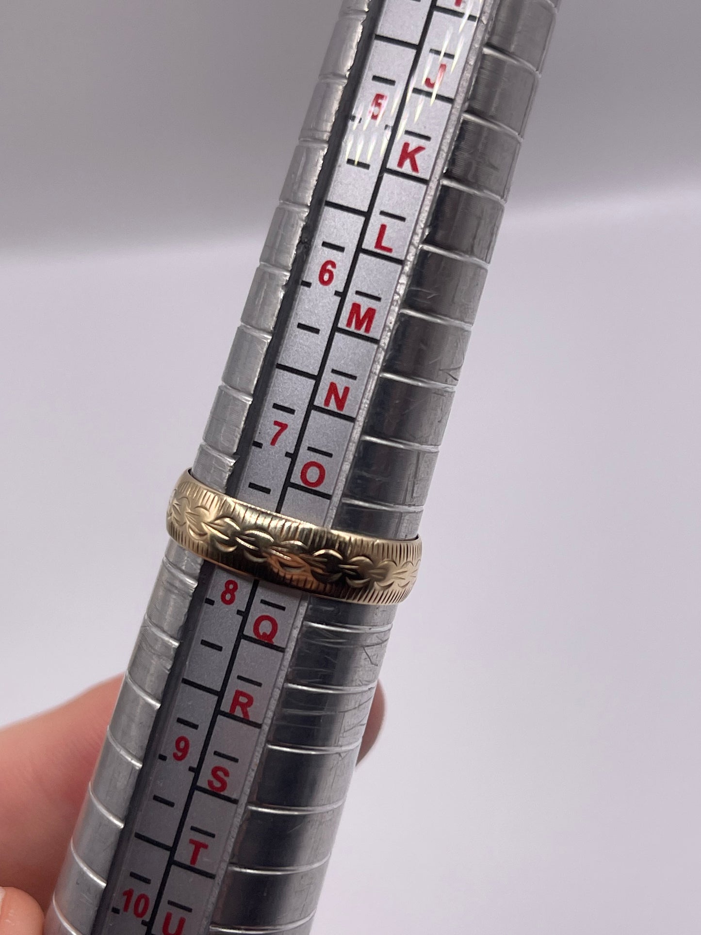 9ct gold patterned band