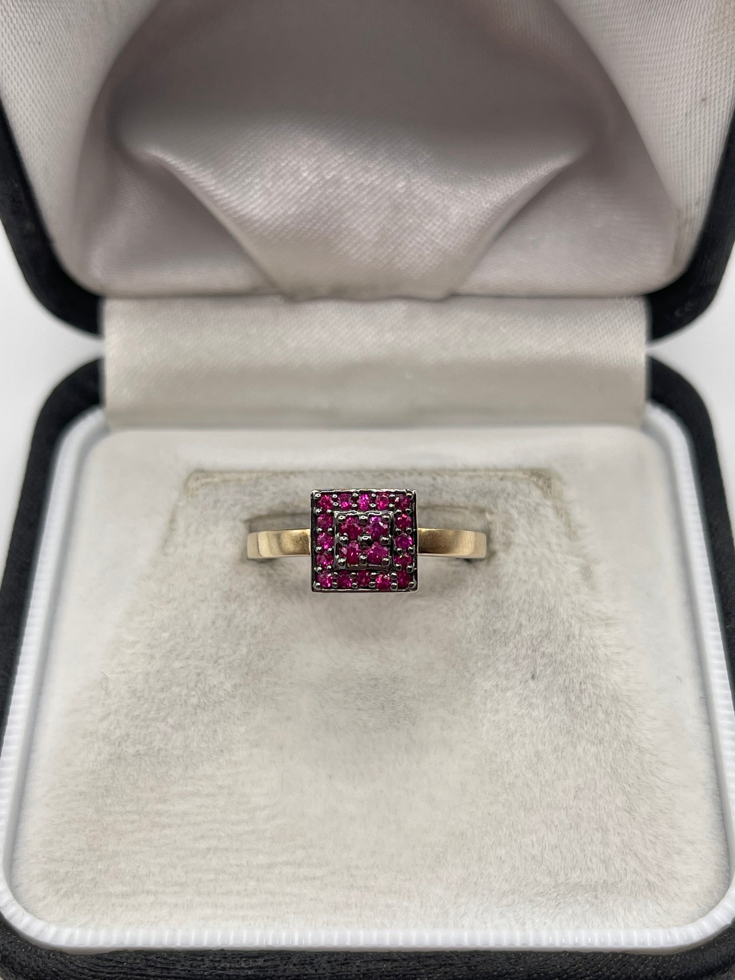 9ct gold ruby cluster ring