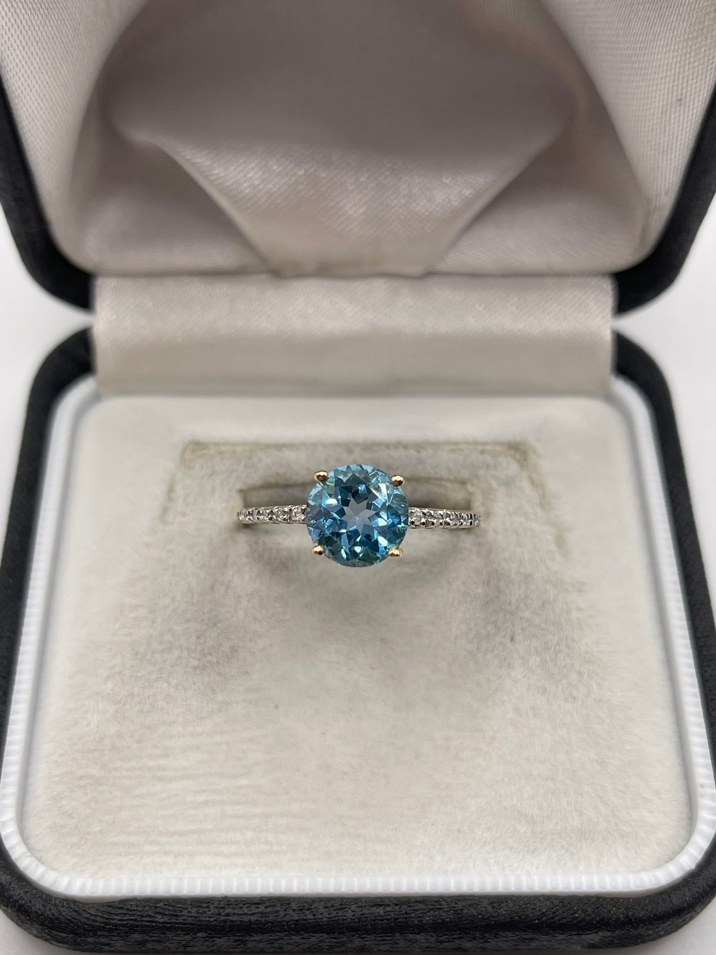 14ct gold topaz and diamond ring