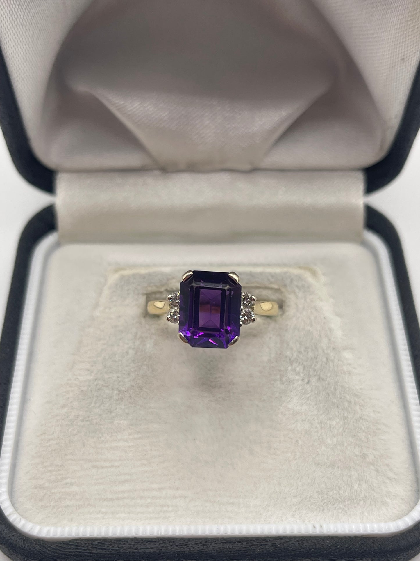 18ct gold amethyst and diamond ring