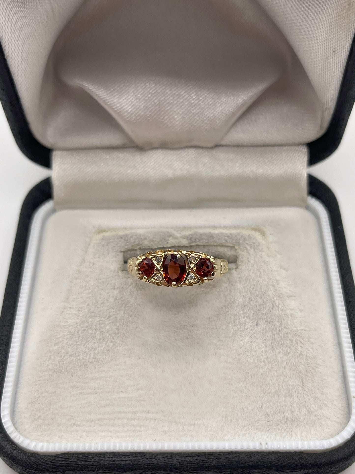 9ct gold garnet and diamond ring