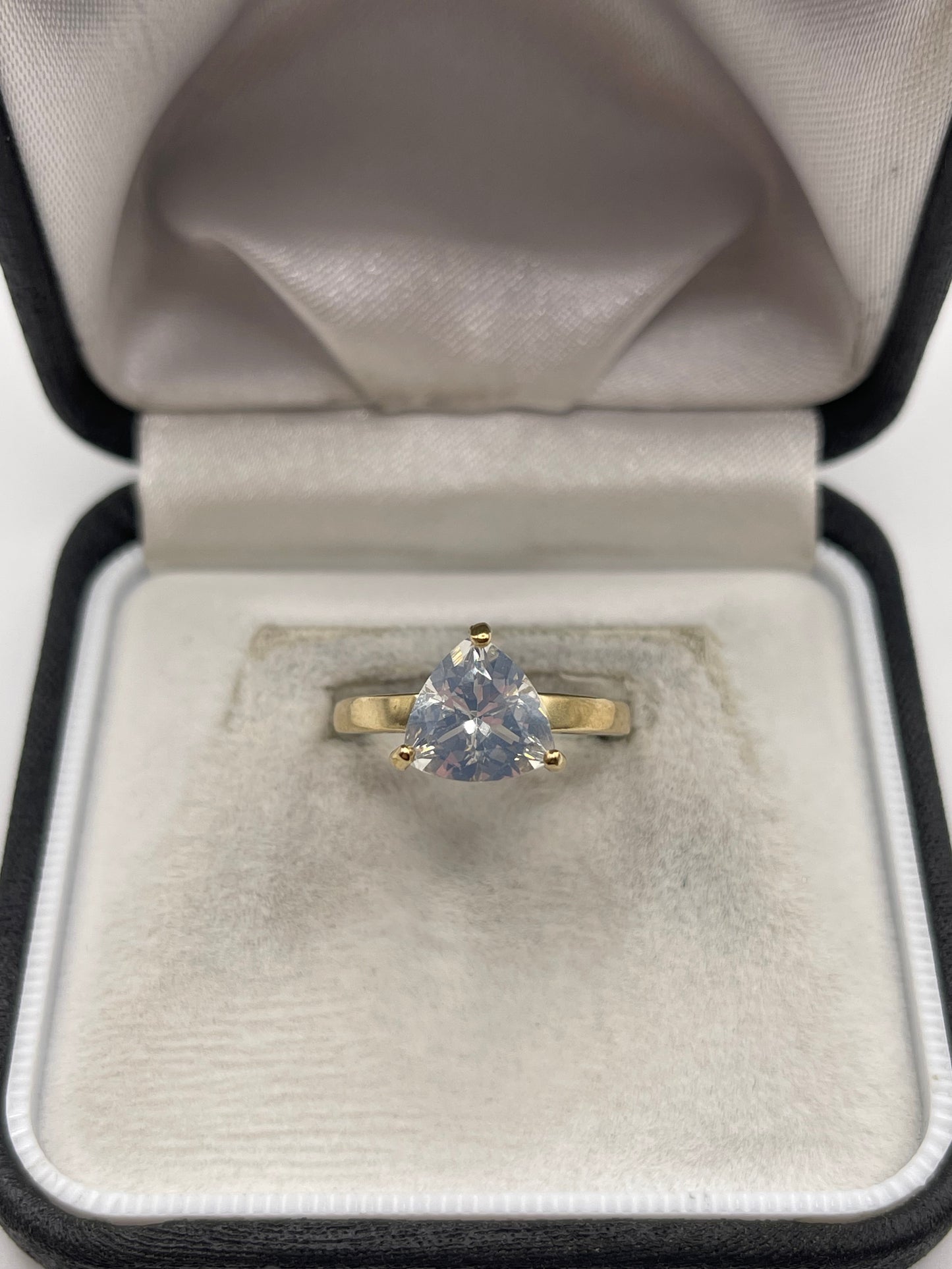 9ct gold quartz ring