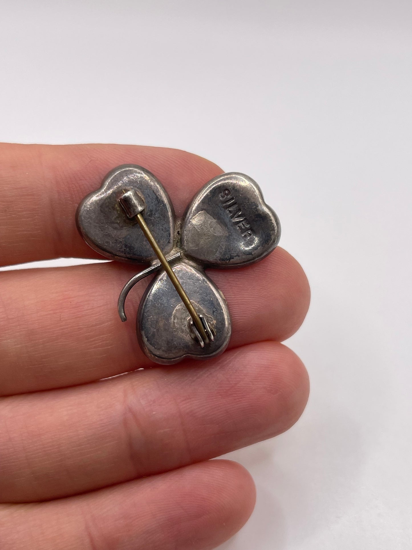 Silver agate clover brooch