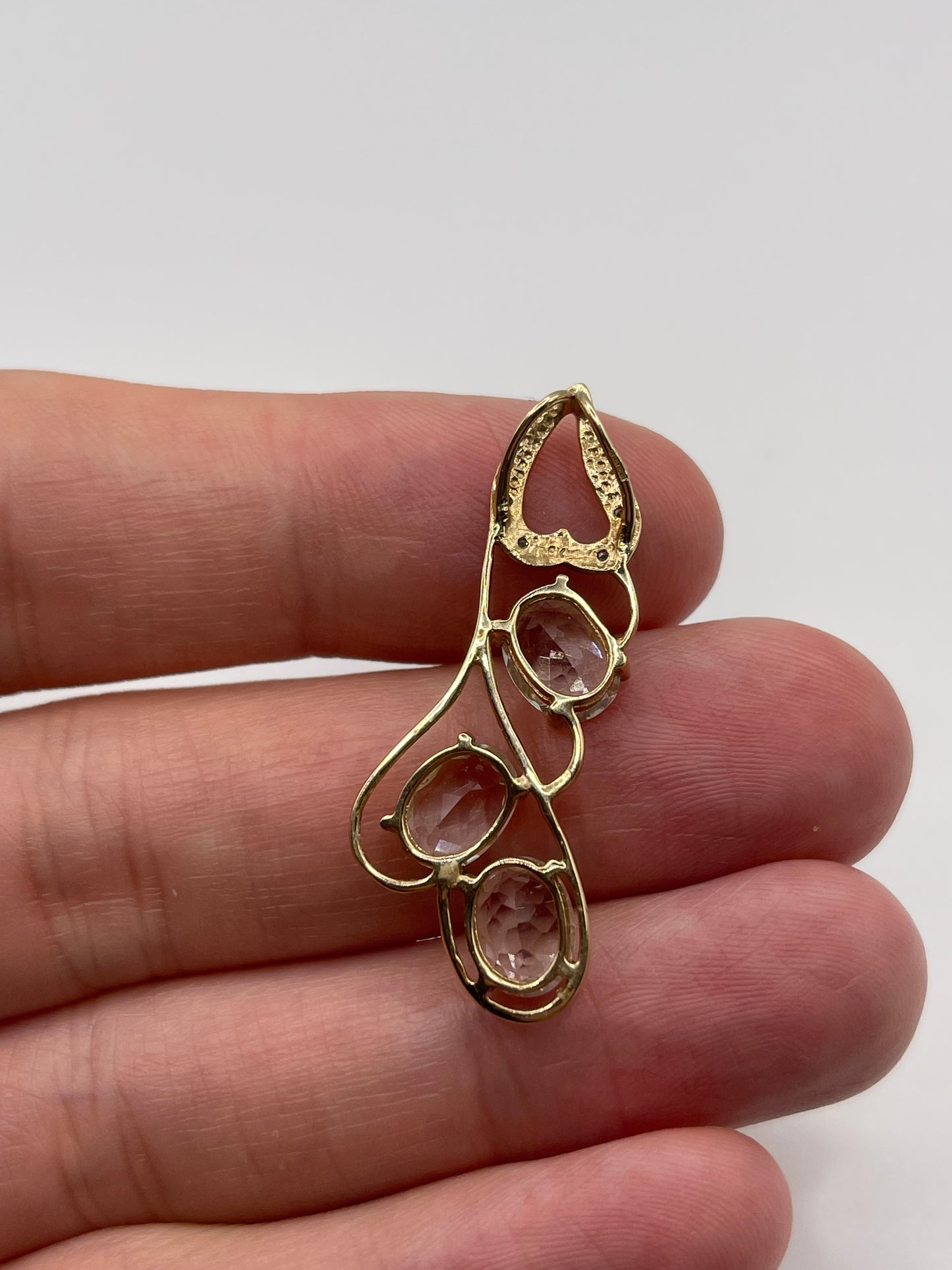 9ct gold aquamarine and diamond pendant