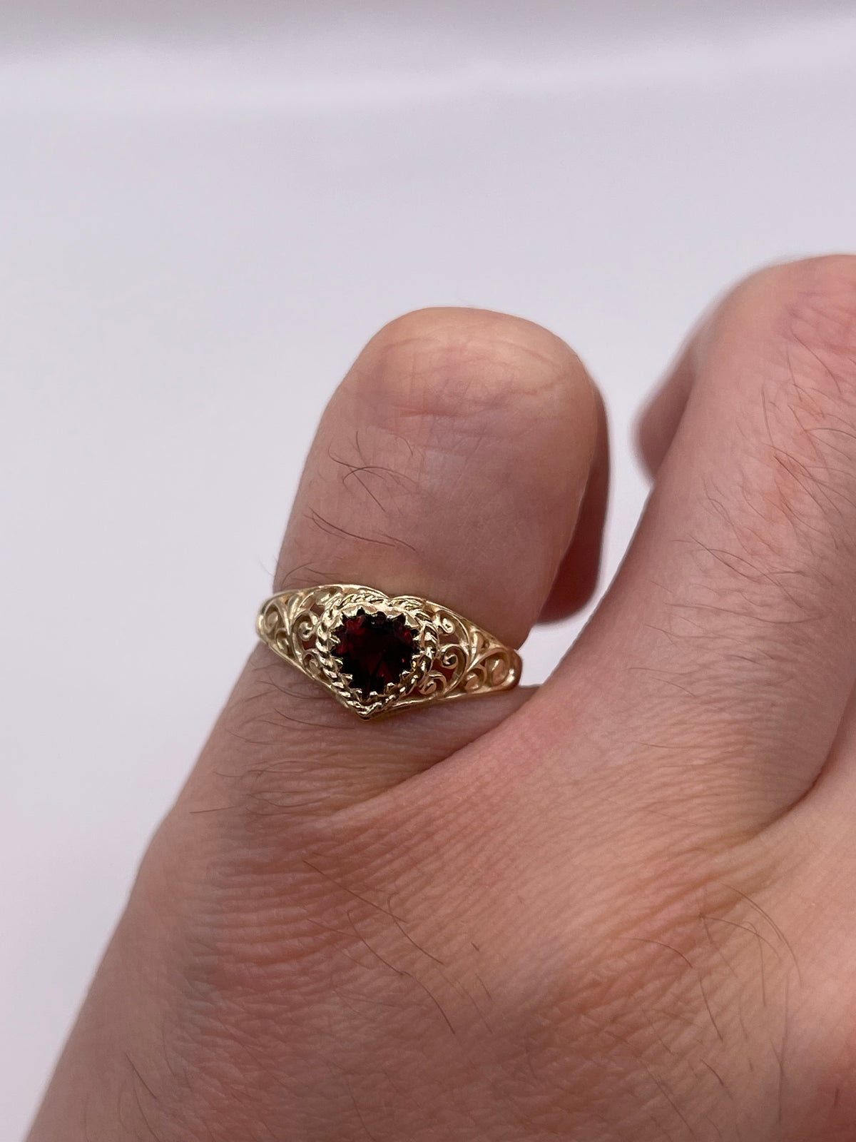 9ct gold garnet heart ring