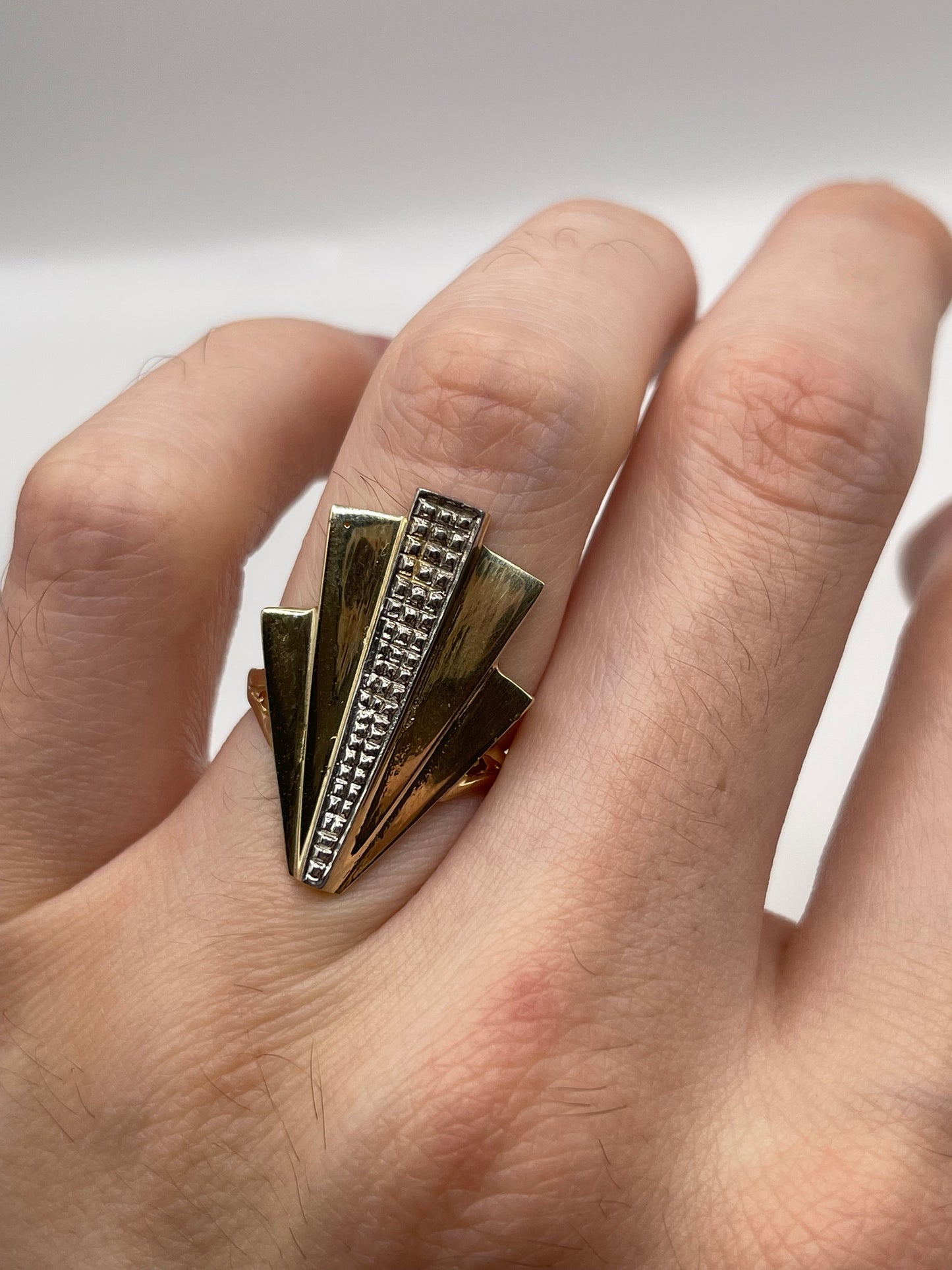 9ct gold art deco style ring