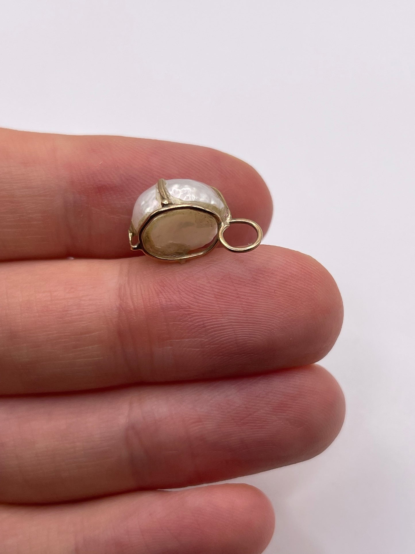 9ct gold pearl pendant