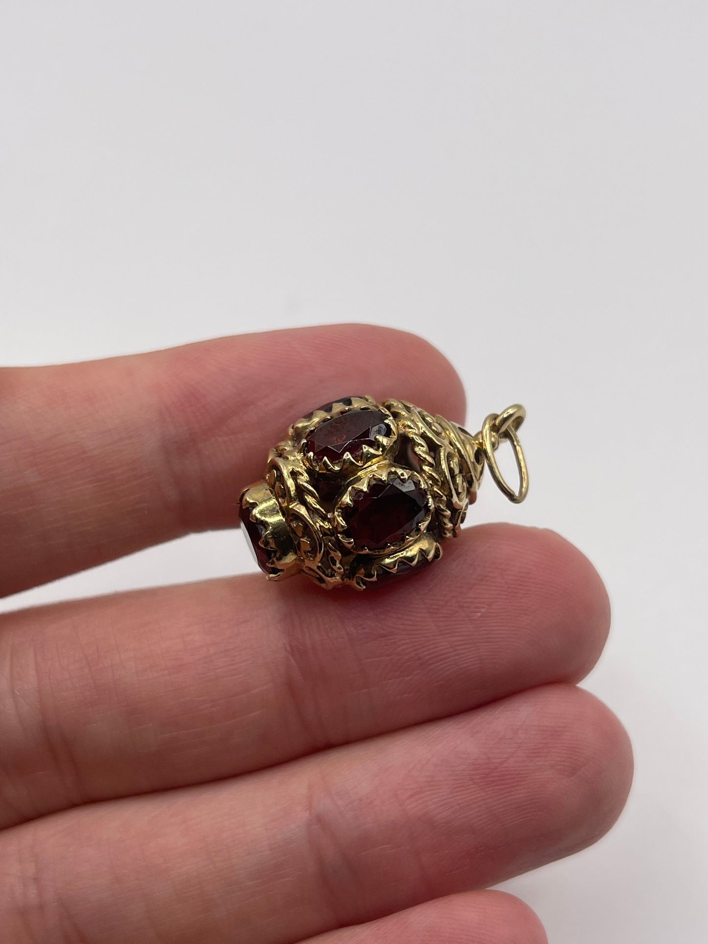 9ct gold garnet fob pendant